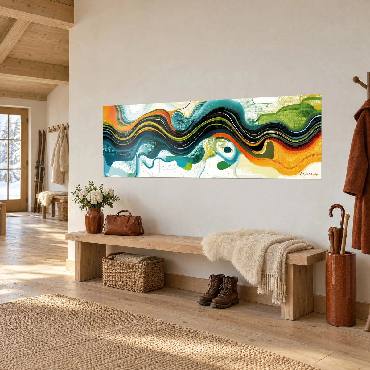 Tableau panoramique de courbes fluides vert anis et orange vif sur fond crème, banc en bois et manteau suspendu dans l'entrée