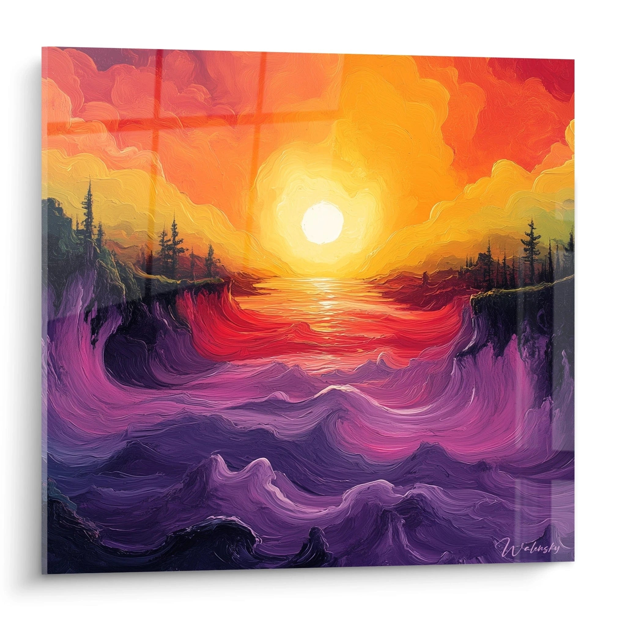 Un tableau coucher de soleil présentant un soleil éclatant au centre d'un ciel orangé, surplombant une étendue d'eau aux vagues violettes ondulantes, encadré par des silhouettes de conifères, avec des textures épaisses et des coups de pinceau expressifs.
