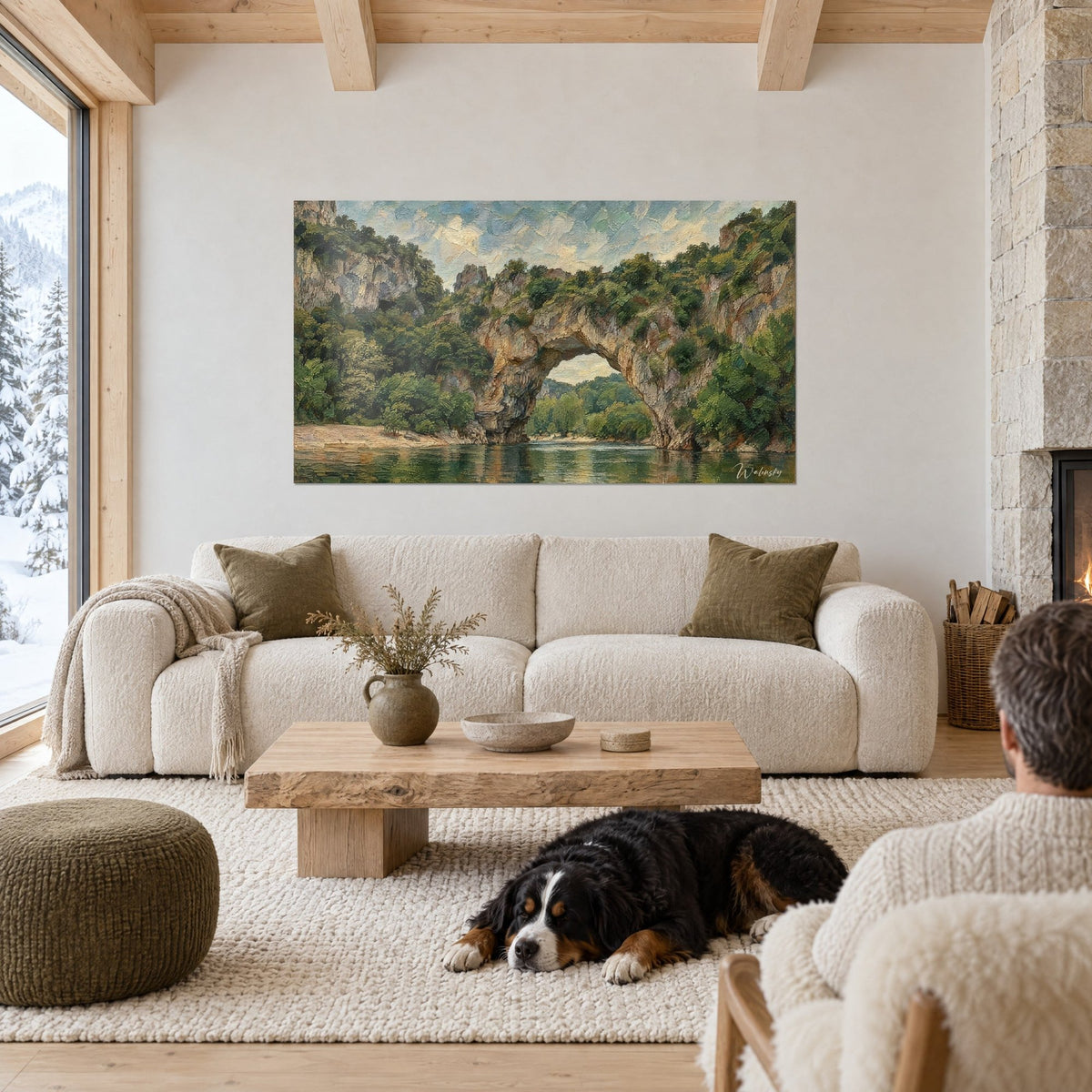 Gemälde Felsbogen aus ockerfarbenem Kalkstein, umrahmt von grünem Laub, spiegelglatter Fluss, schlafender schwarzer Hund, über einem Sofa in einem hellen Wohnzimmer