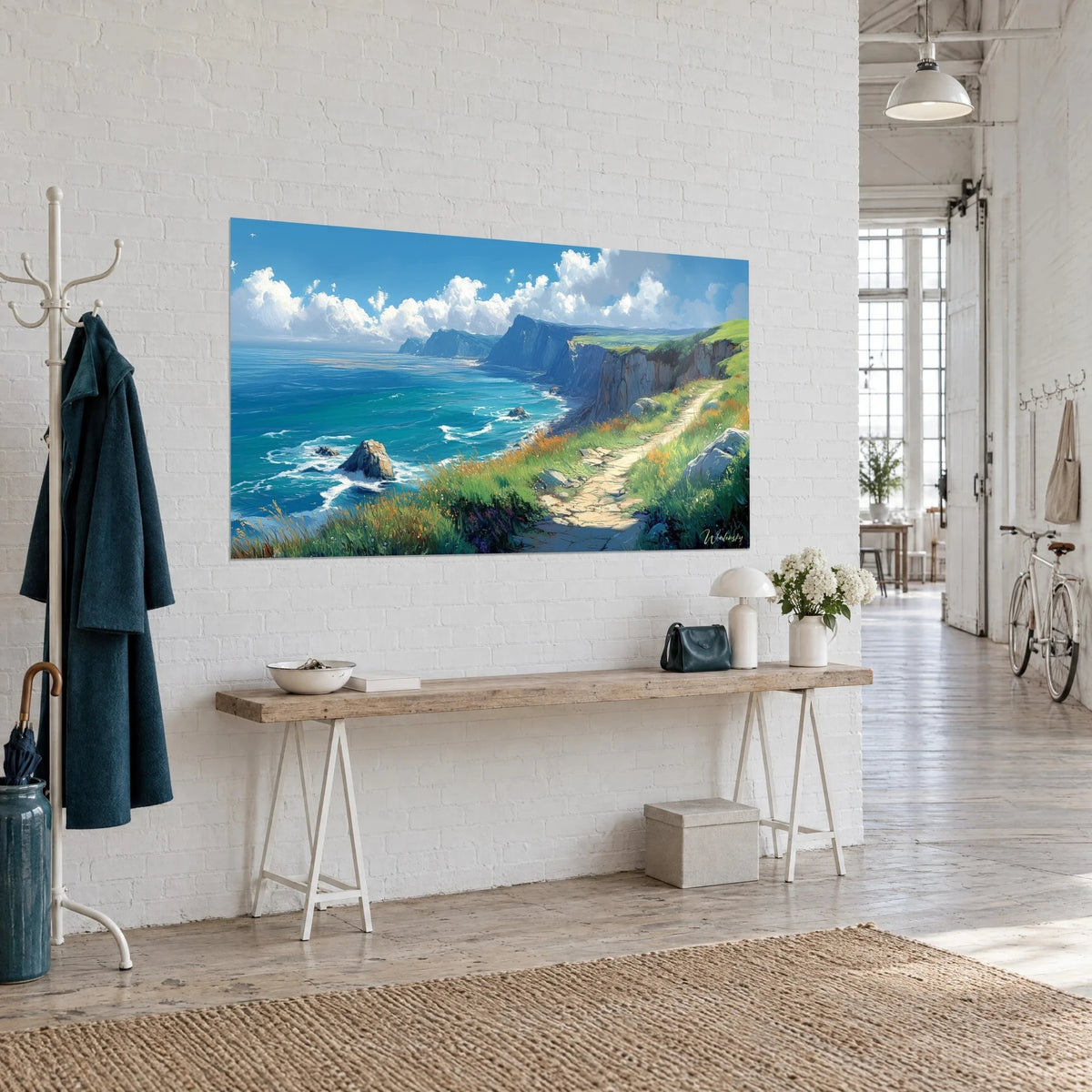 Gemälde wilde Küste mit weißen Wolken am blauen Himmel, schäumendes Smaragdmeer, in einem hellen Künstleratelier