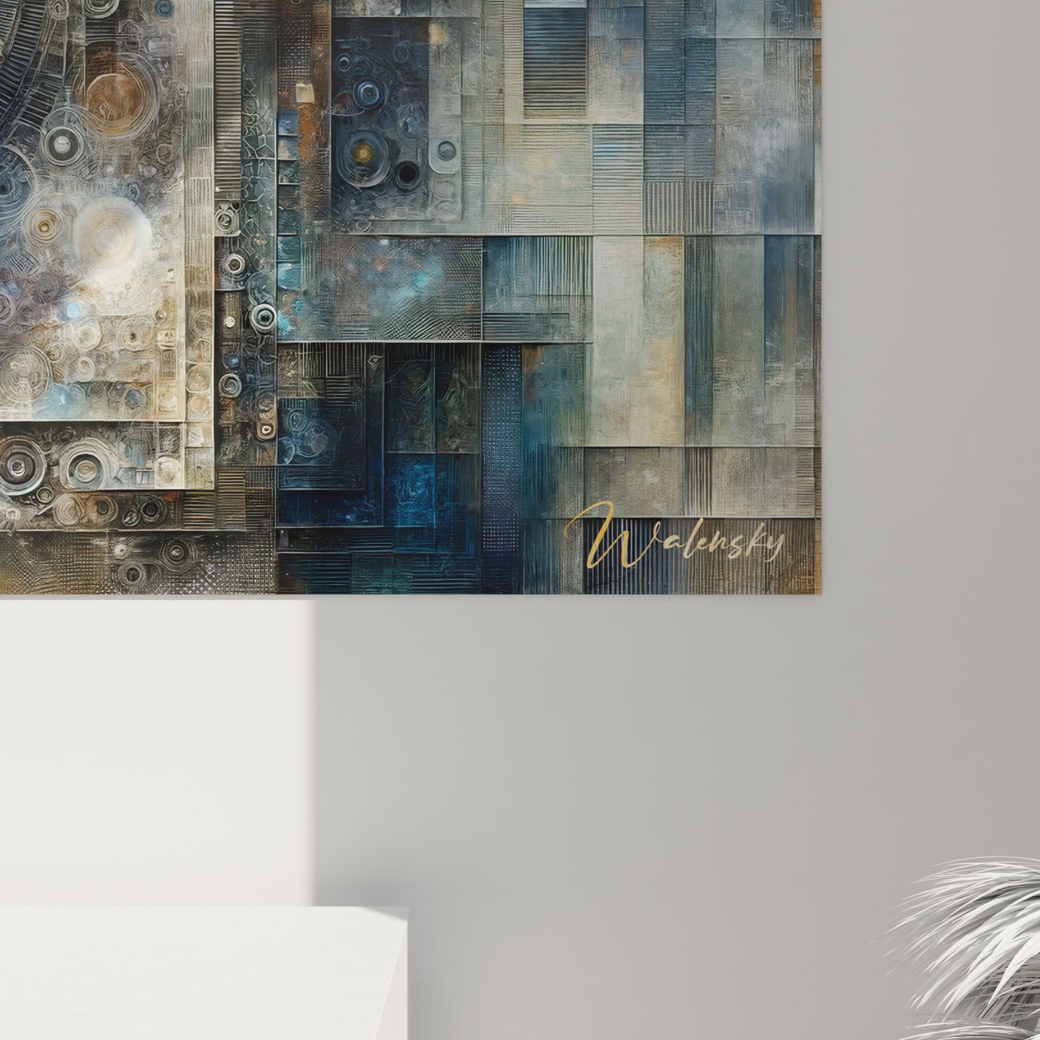 Tableau abstrait présentant une machinerie conceptuelle. Gamme colorée riche en ocre doré, bleu-gris et argent patiné. Texture évoquant le métal travaillé avec surfaces rayées et oxydées. Motif organisé autour d'un moyeu central avec cercles radiants et multiples éléments circulaires distribués sur un fond compartimenté, créant un ensemble évoquant un mécanisme d'horlogerie complexe.
