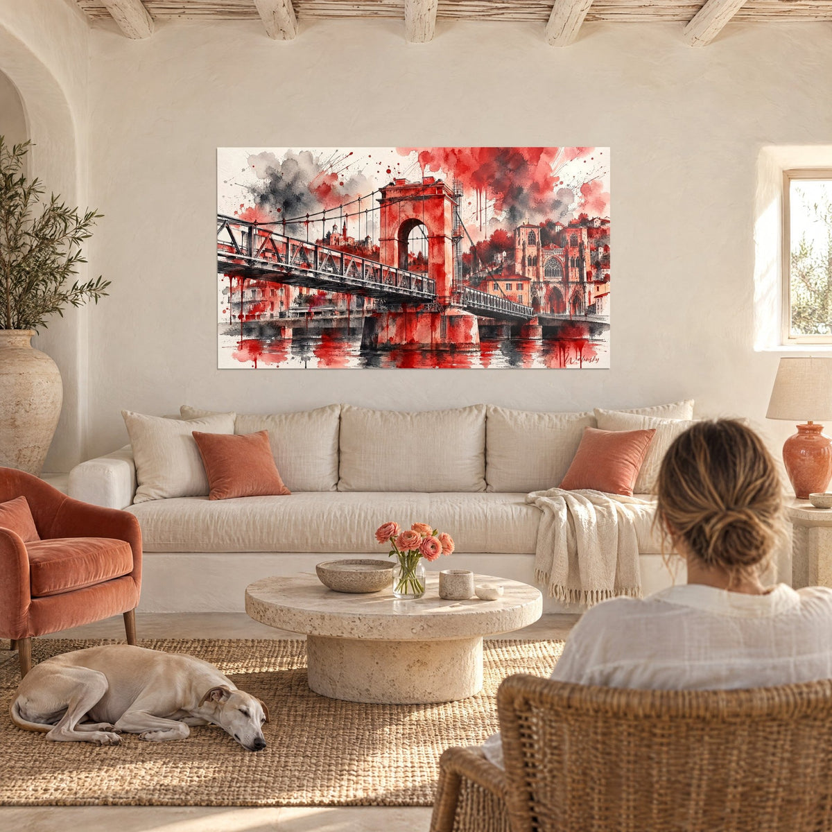 Gemälde Hängebrücke in roter und grauer Aquarellmalerei, Torbogen und Kathedrale, über einem Sofa in einem hellen Wohnzimmer