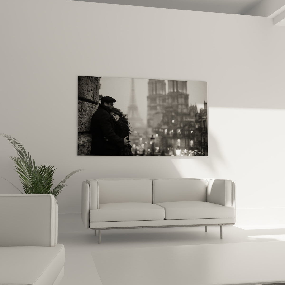 Étreinte silencieuse en noir et blanc, homme et femme aux tons gris profonds, au-dessus d'un canapé dans un salon lumineux
