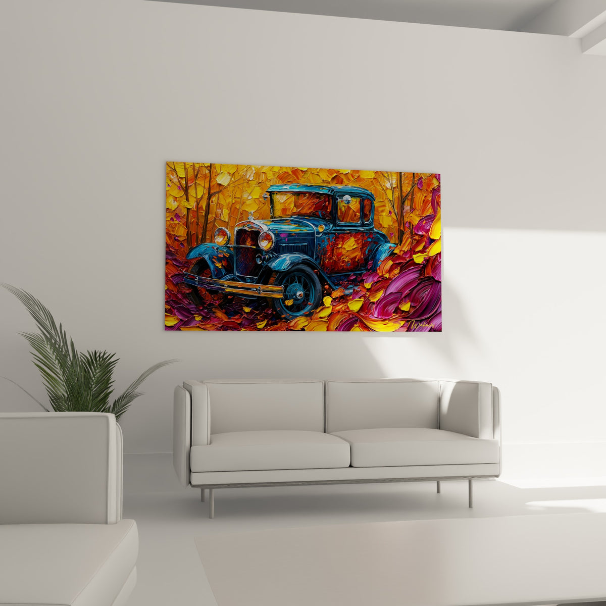 Carrosserie bleu marine et feuillage ocre en mouvement, au-dessus d'un canapé dans un salon lumineux