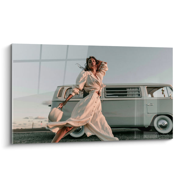 Tableau Femme robe crème et combi gris - Envolée sur la route - Edition Vintage