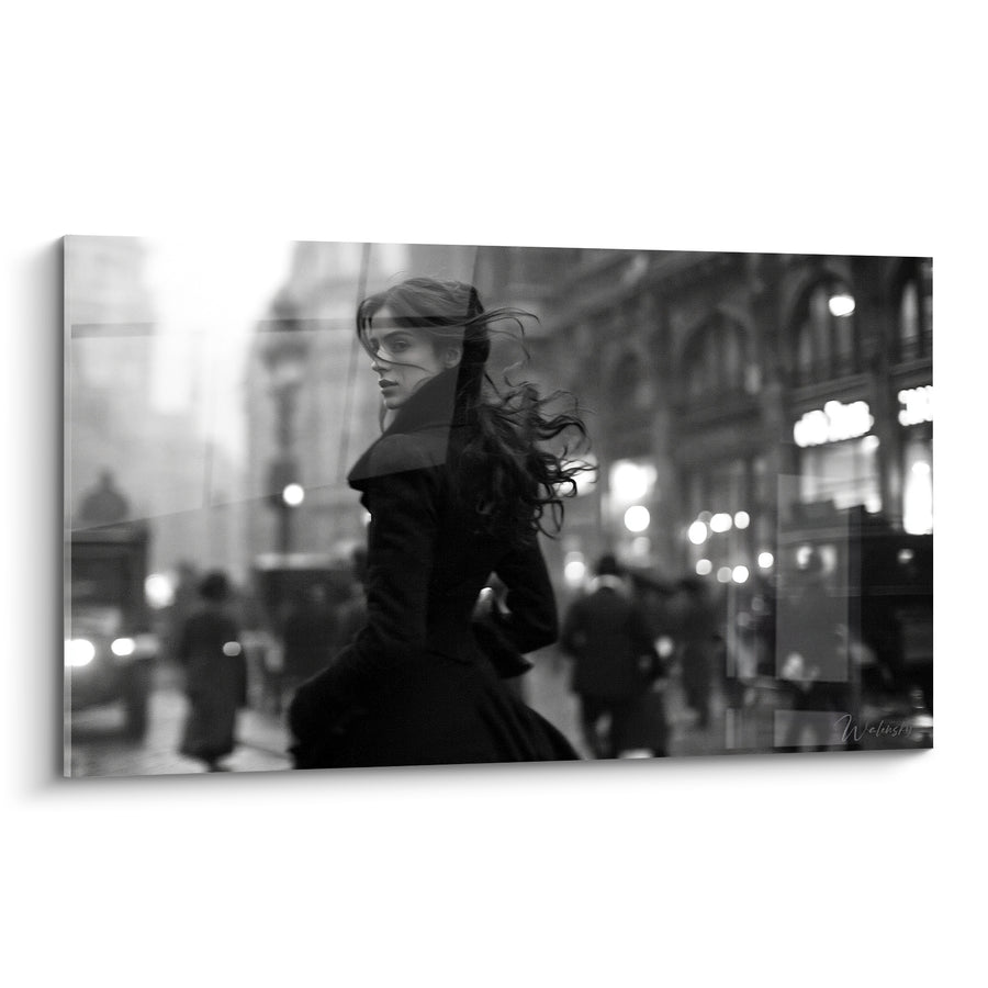 Tableau Femme noir et blanc rue animée - Regard furtif - Edition Vintage