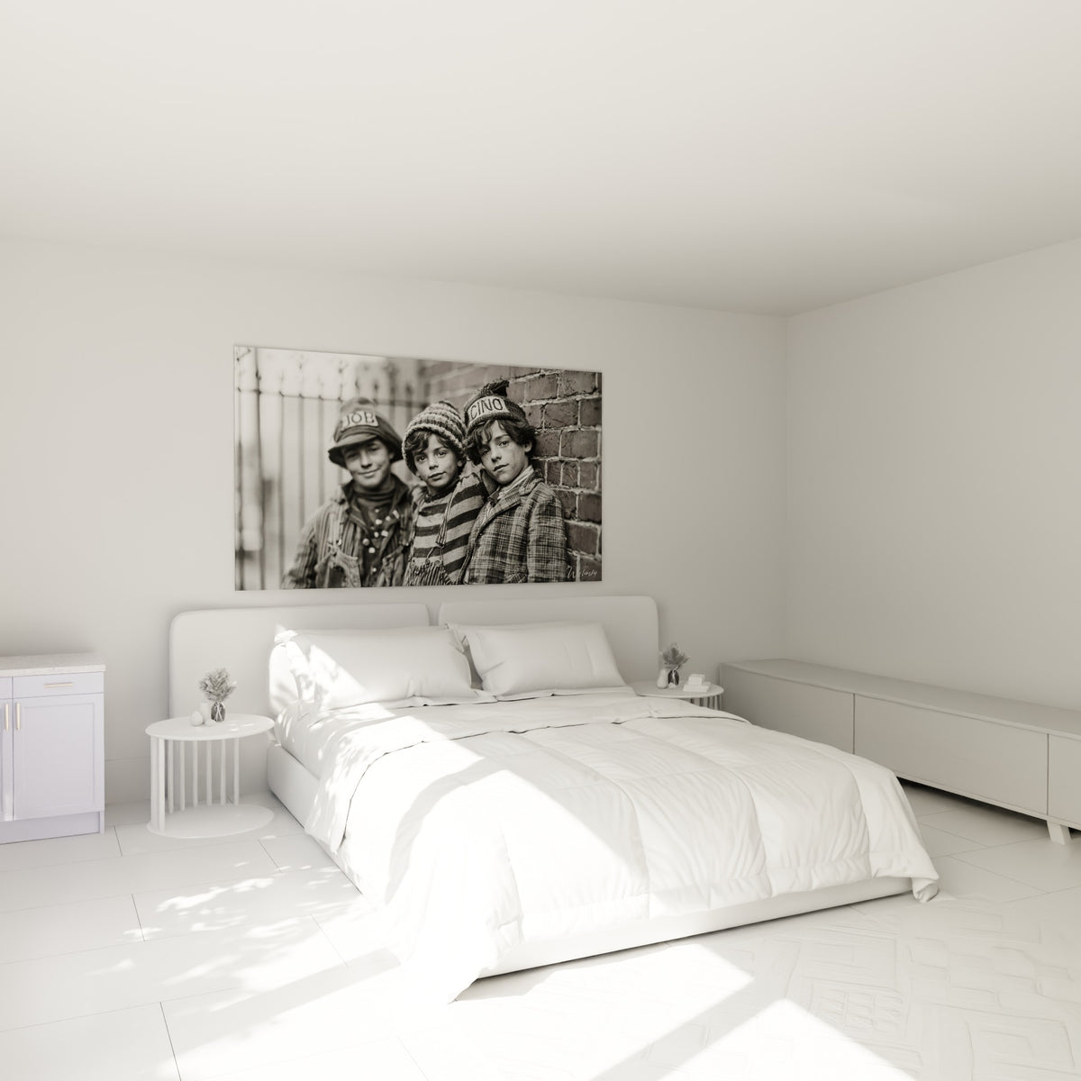 Jeunes garçons vintage aux teintes grises et anthracite, au-dessus d'un lit dans une chambre claire