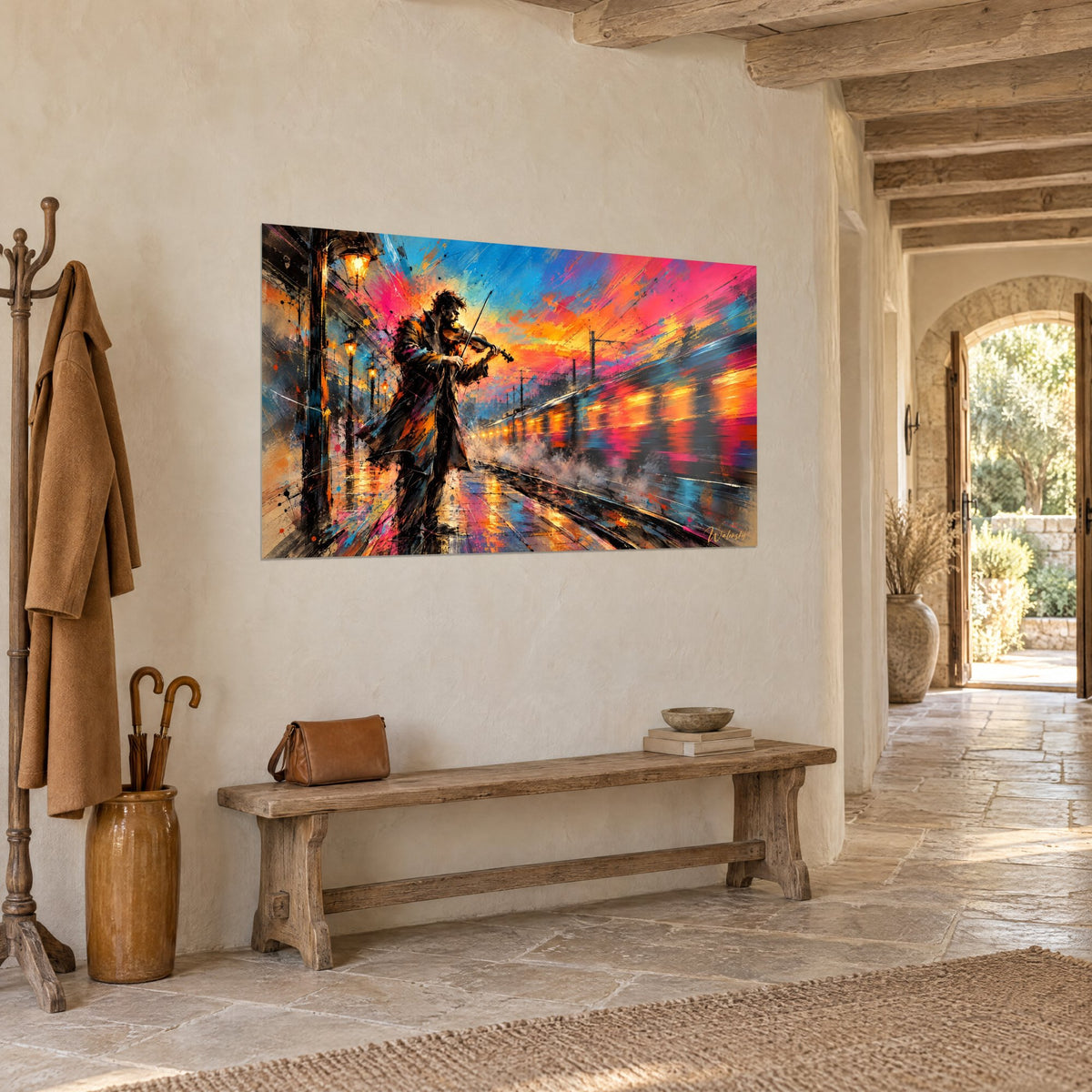 Tableau musicien archet levé près de lampadaires ambrés, quai mouillé cobalt et magenta, mur chaulé d'une maison de campagne