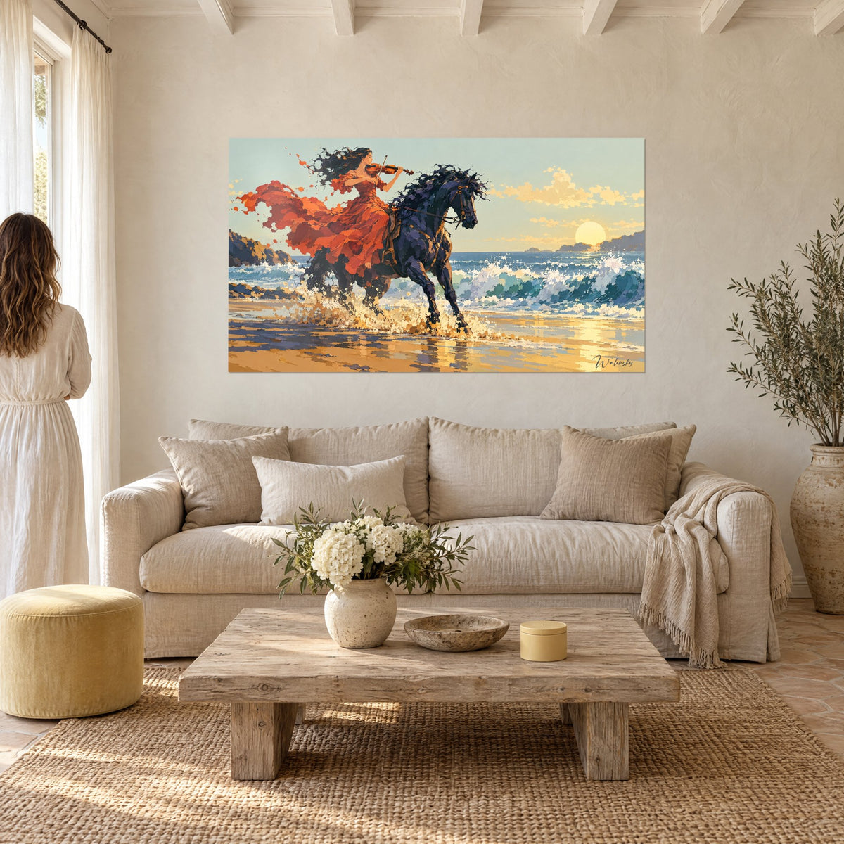 Tableau violoniste en robe rouge flottante sur cheval noir, mer turquoise, soleil pâle, au-dessus d'un canapé dans un salon lumineux