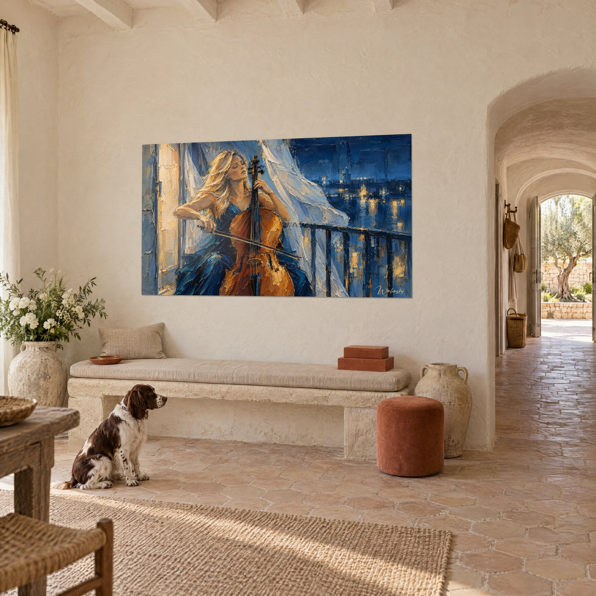 Tableau musicienne endormie sur son violoncelle ambré, ciel bleu nuit et lumières dorées, près d'un spaniel dans un mas provençal