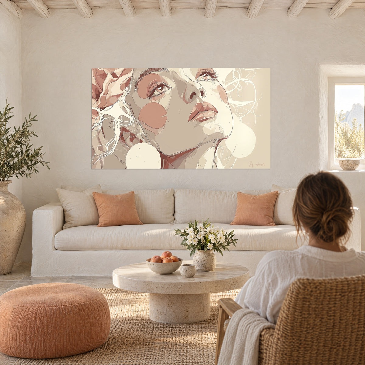 Schilderij vrouwengezicht omhoog naar de hemel gericht, vlakken in terracotta en crèmebeige, boven een bank in een lichte woonkamer