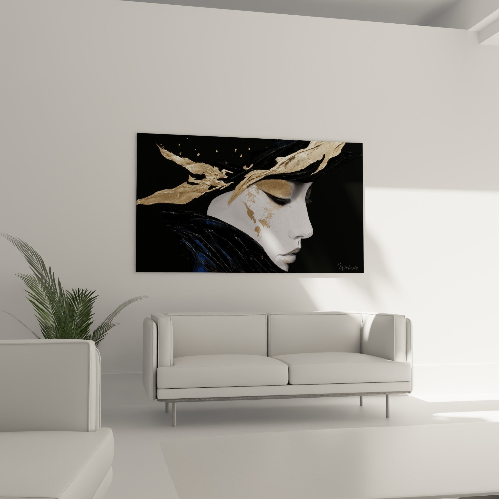 Visage abstrait noir, blanc et doré au regard baissé, accroché au-dessus d'un canapé dans un salon lumineux