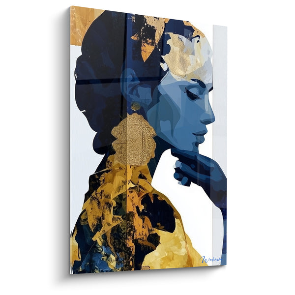 Tableau Profil féminin bleu et doré au médaillon ornemental - Main sous le menton - Edition Visage abstrait