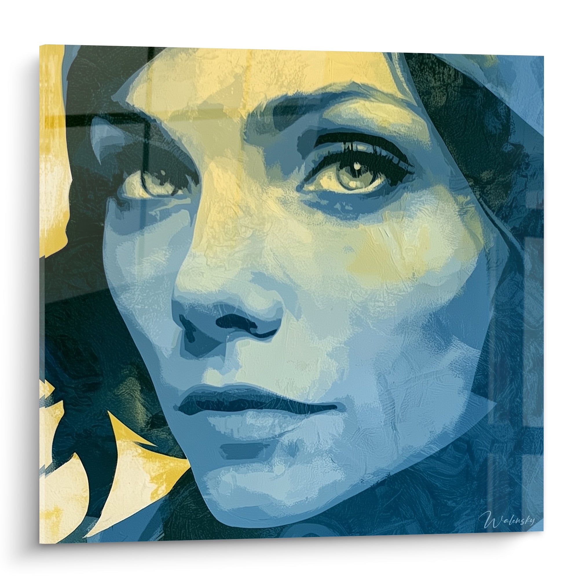 Visage abstrait féminin en bleu marine et jaune doré, regard perçant, texture peinte dense