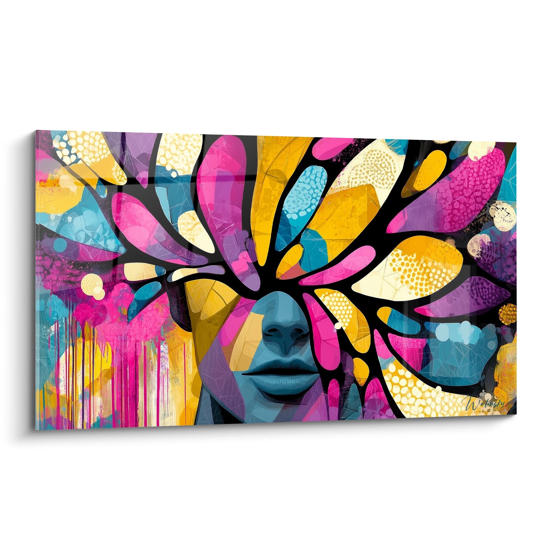 Visage abstrait bleu aux pétales roses, dorés et violets sur fond graphique façon vitrail