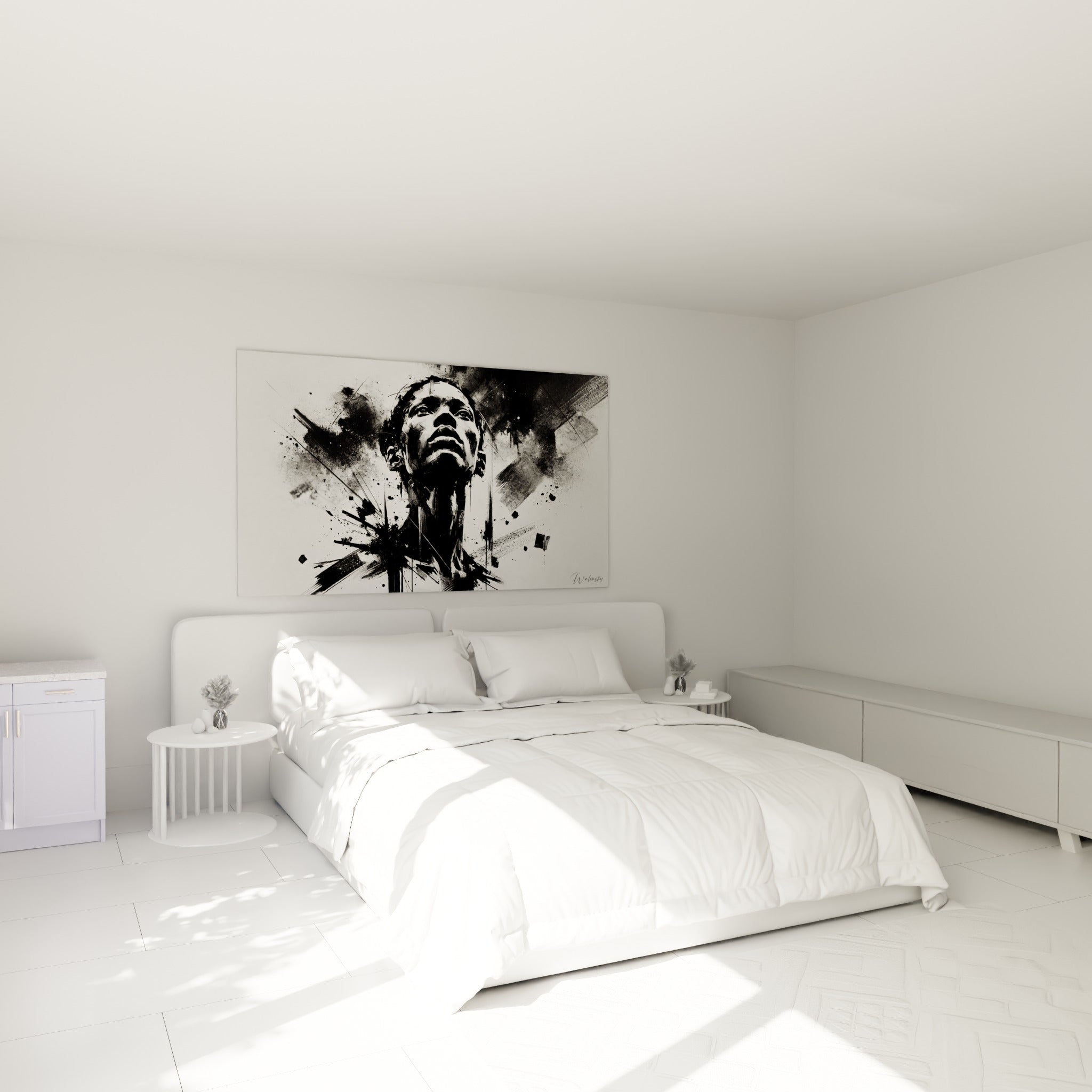 Portrait abstrait aux éclats noirs et blancs suspendu au-dessus d'un lit dans une chambre claire