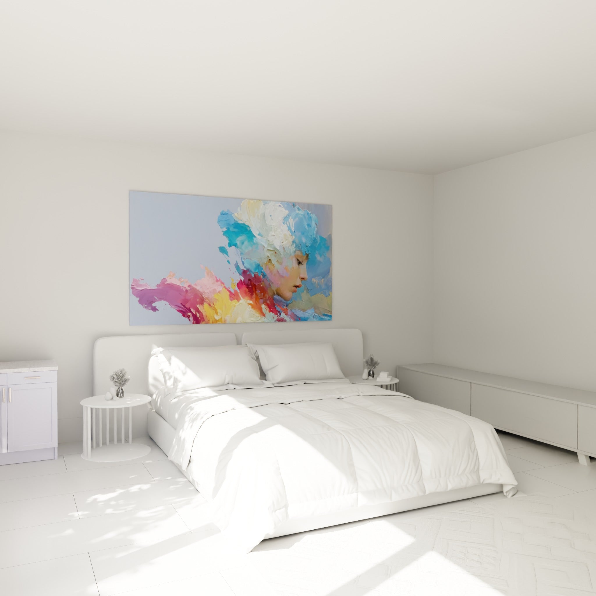 Chevelure bleu ciel et vague corail composent ce visage abstrait, au-dessus d'un lit dans une chambre claire