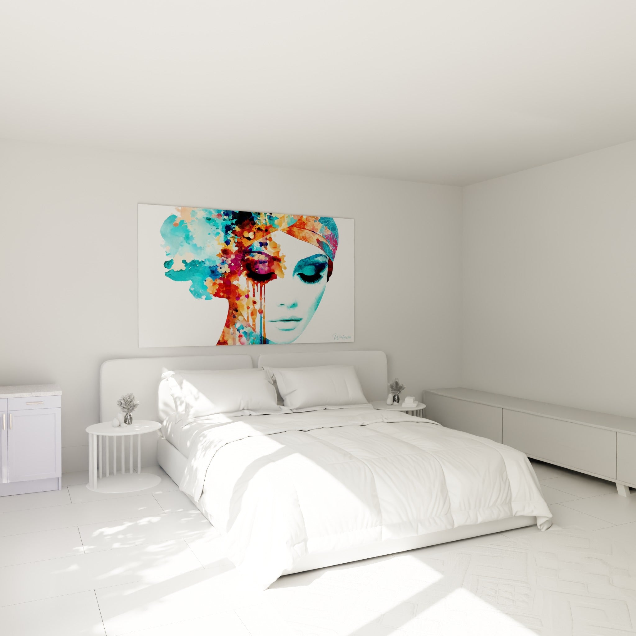 Silhouette au visage bleu pastel et chevelure orangée accrochée au-dessus d'un lit dans une chambre claire