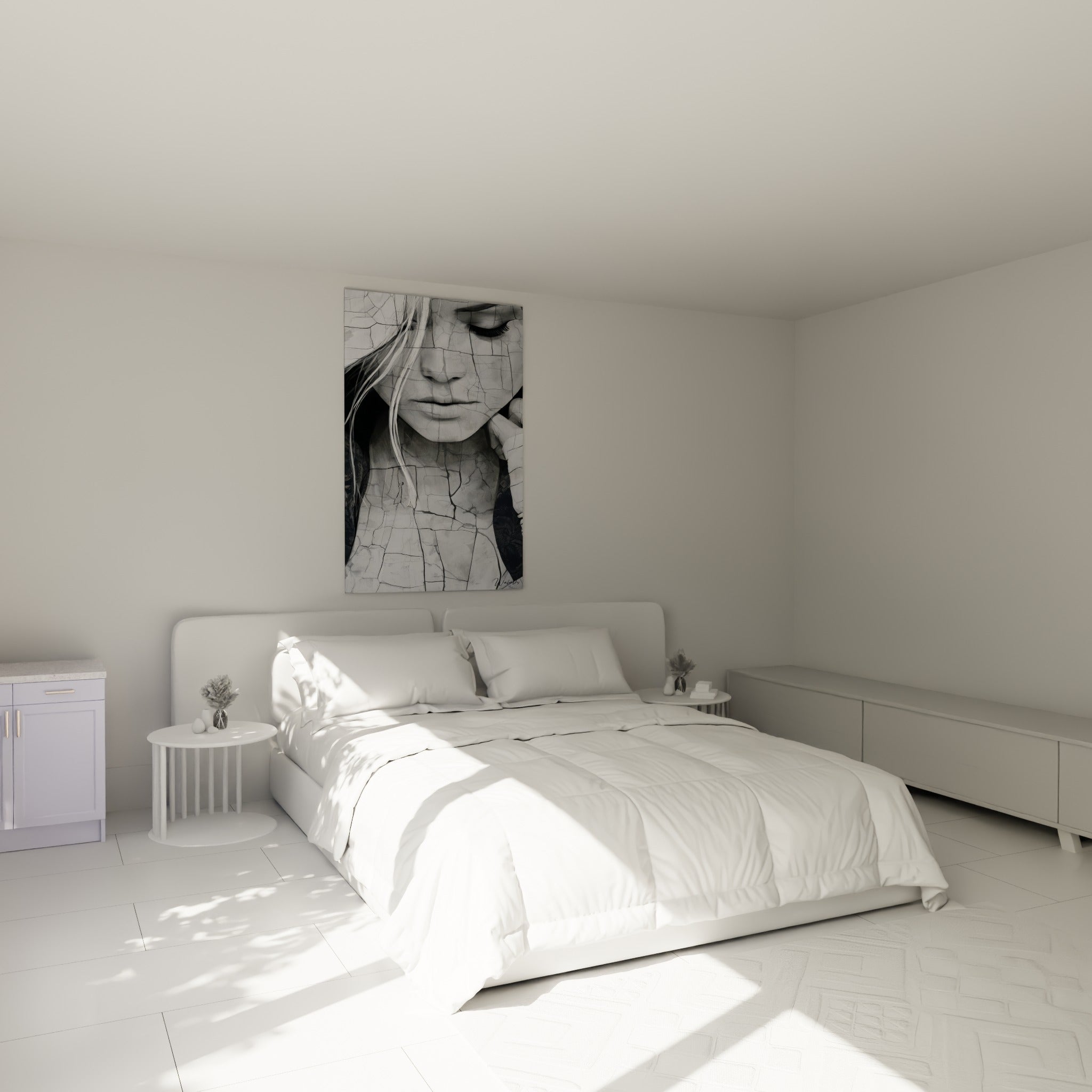 Portrait Visage abstrait blanc et gris texturé accroché au-dessus d'un lit dans une chambre claire