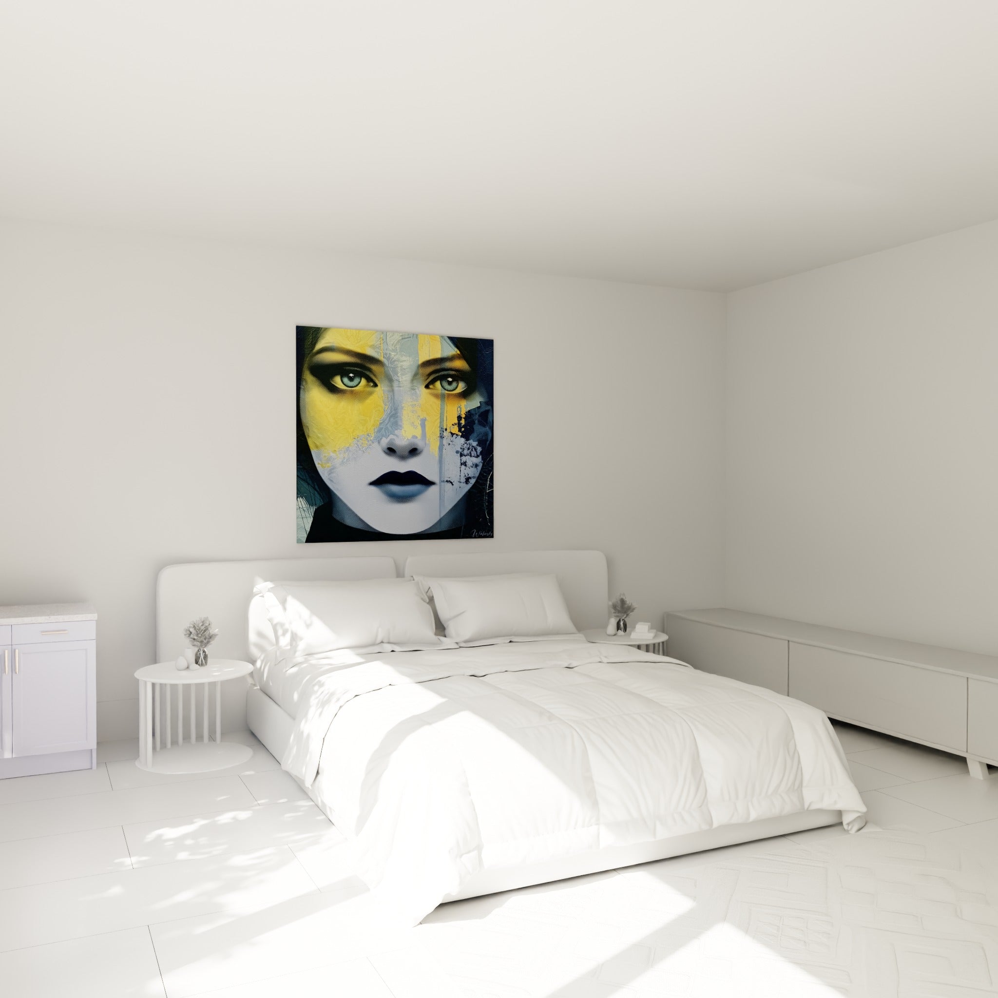 Regard bleu perçant du visage abstrait jaune et anthracite, accroché au-dessus d'un lit dans une chambre claire