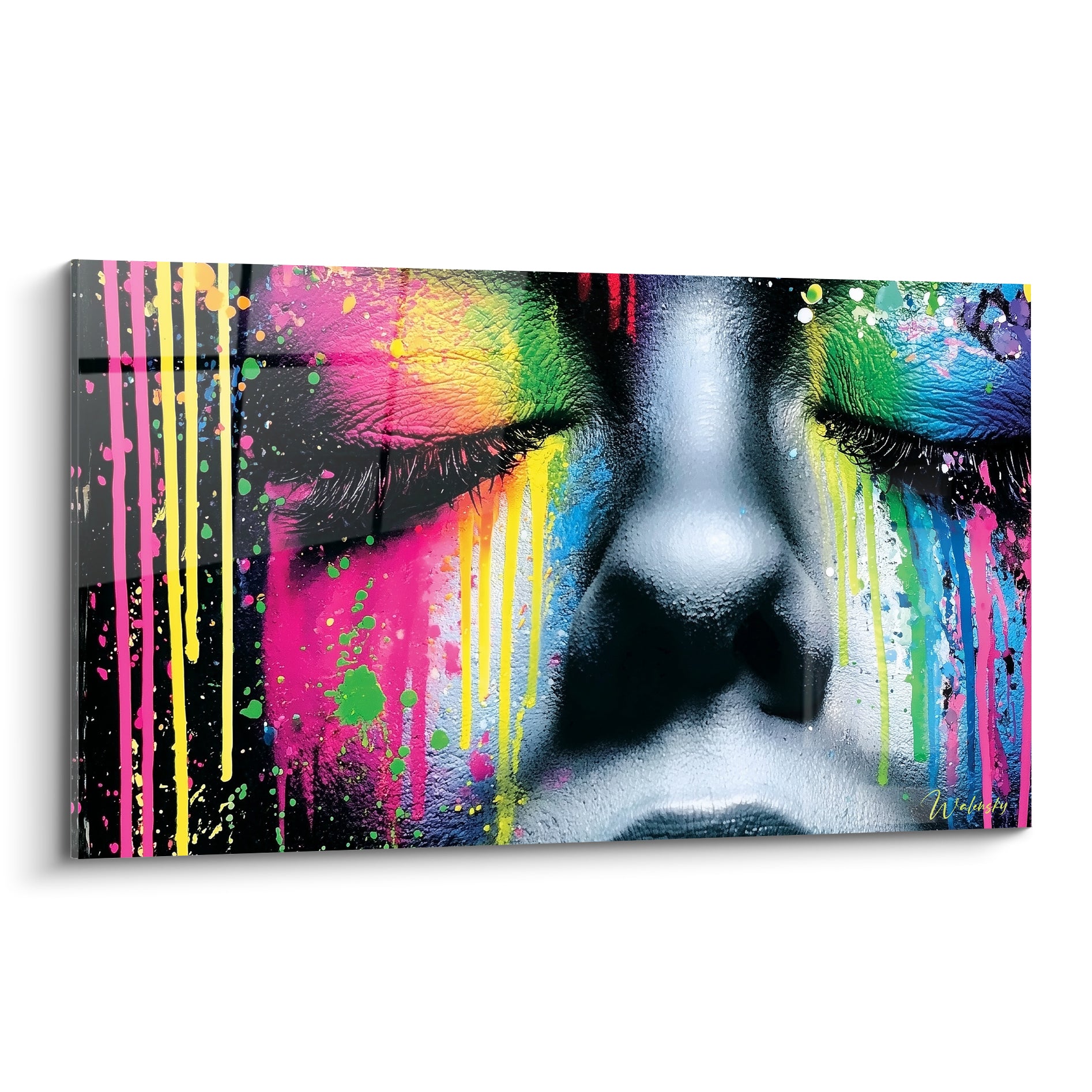 Visage abstrait aux yeux clos, coulures roses, jaunes et bleu électrique sur fond noir intense