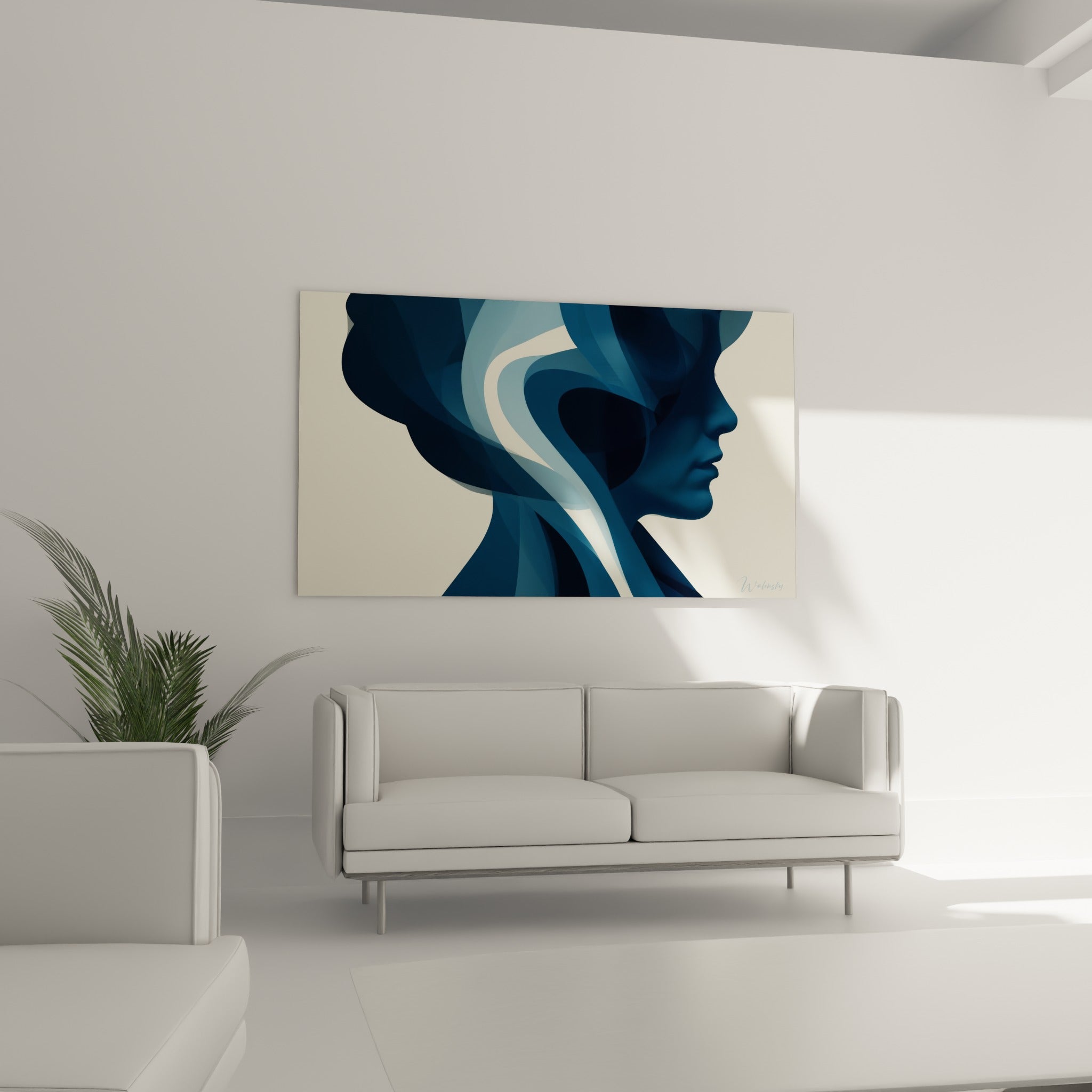 Visage abstrait bleu pétrole et crème aux lignes ondulantes, au-dessus d'un canapé dans un salon lumineux