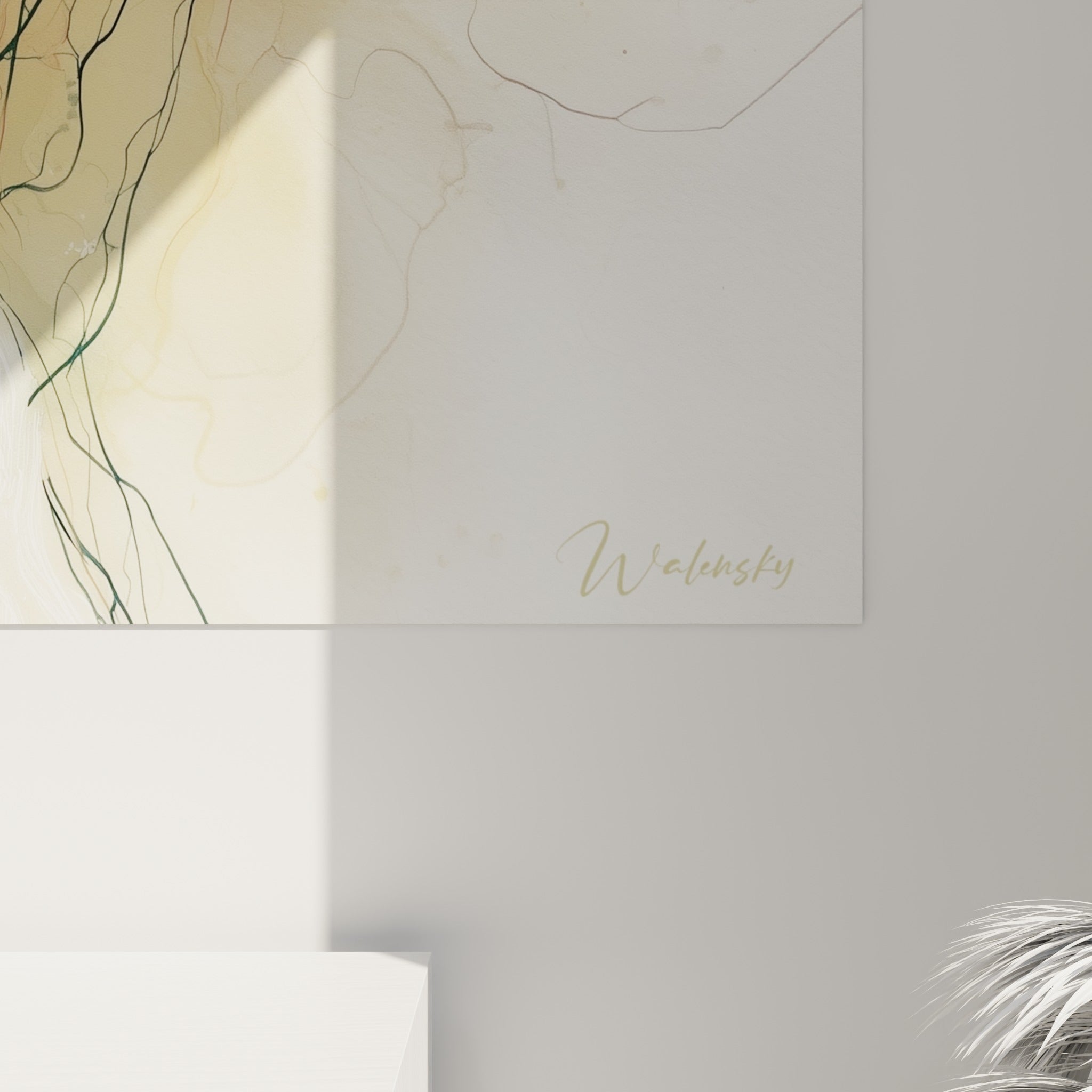 Détail du trait à l'encre noire sur lavis ocre et grenat, empâtements légers et coulures fines de l'aquarelle