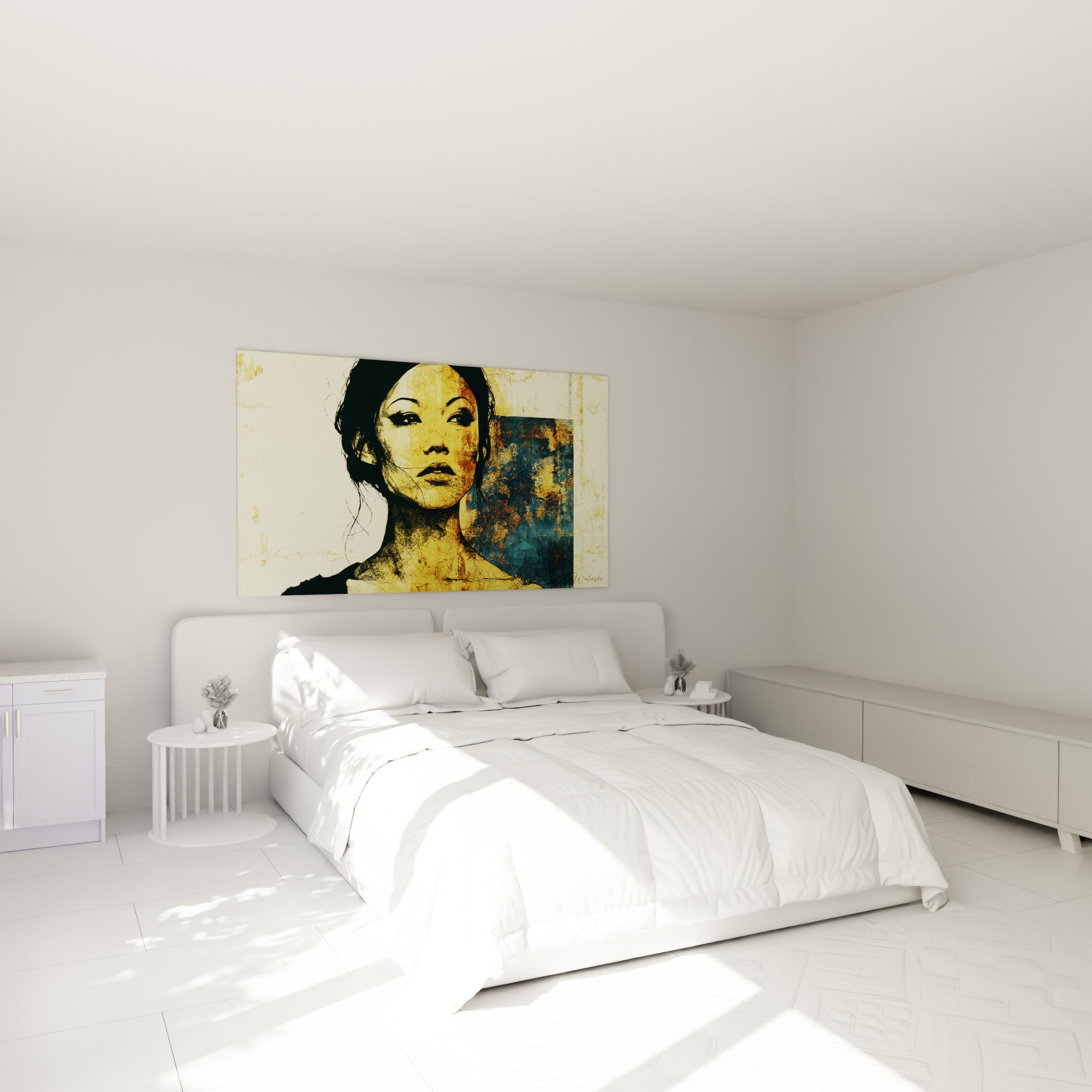 Portrait doré aux mèches noires et bloc bleu marine, visage abstrait au-dessus d'un lit dans une chambre claire