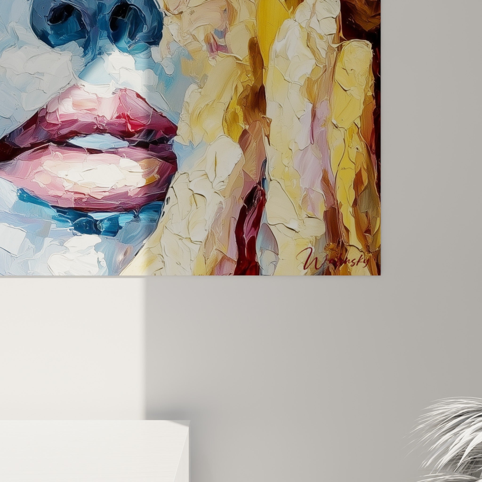 Empâtements de bleu givré et jaune doré se rejoignant sur le nez du visage abstrait peint au couteau