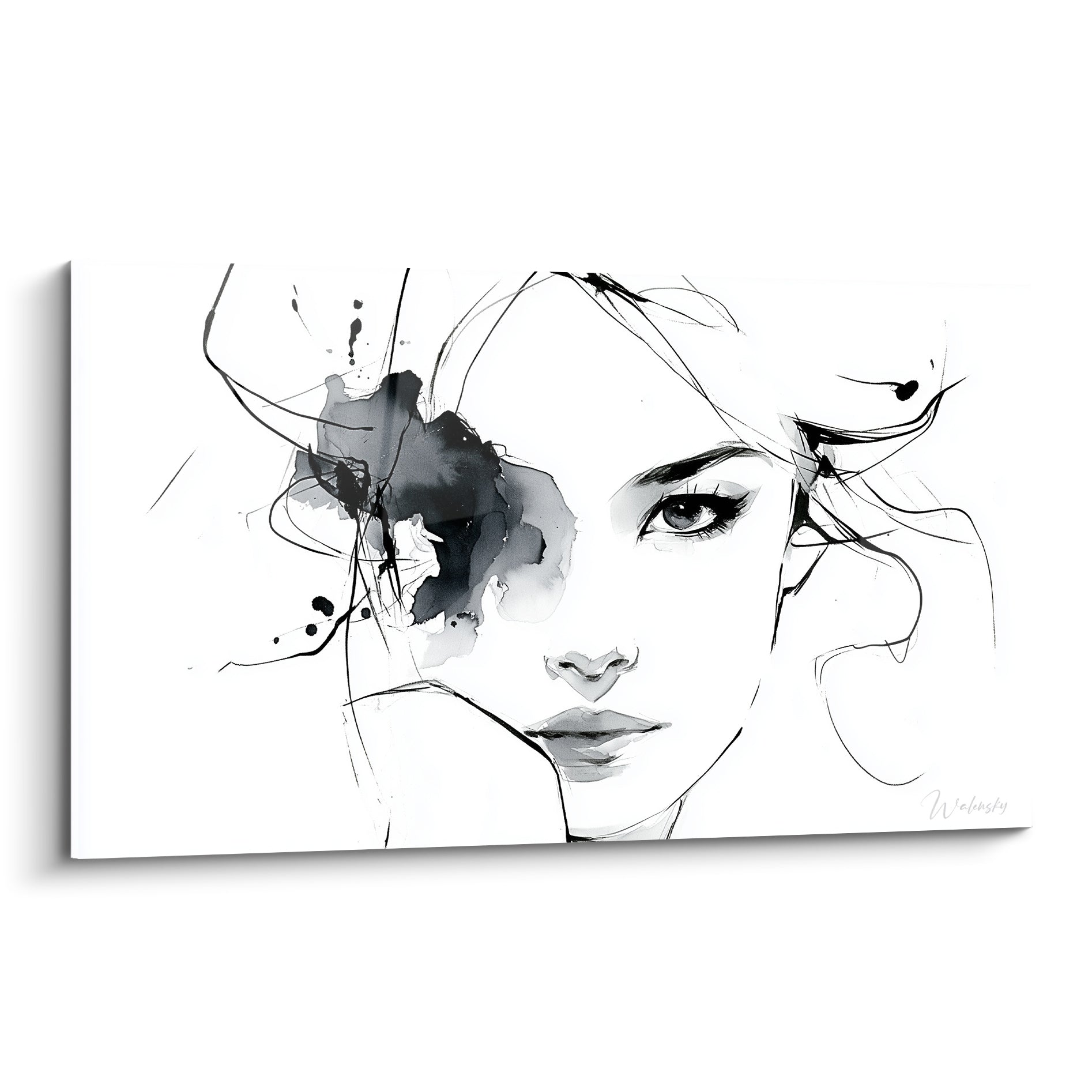 Visage abstrait féminin à l'encre noire, tache anthracite et fond blanc, trait fin délicat
