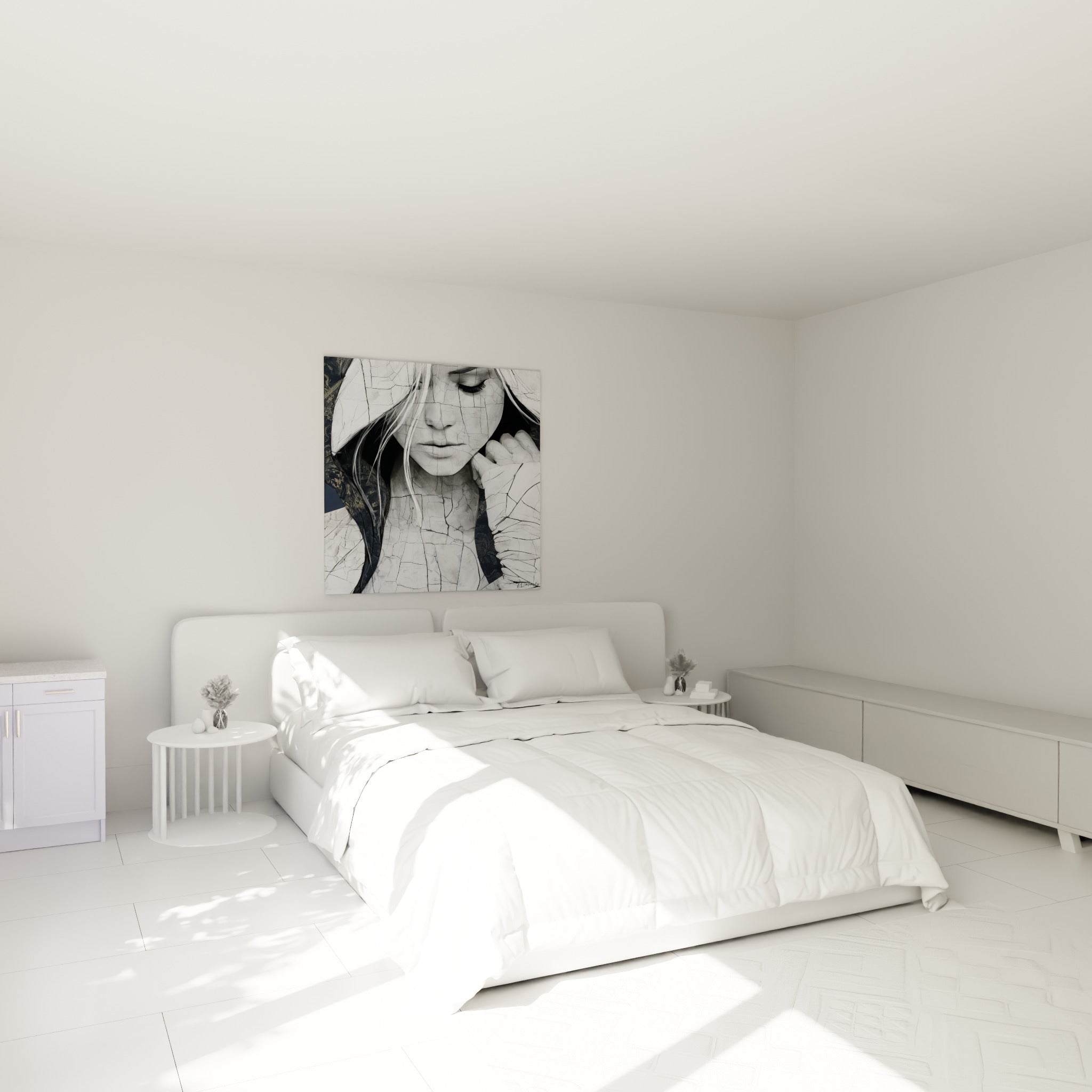 Portrait craquelé blanc et anthracite d'un visage abstrait au-dessus d'un lit dans une chambre claire