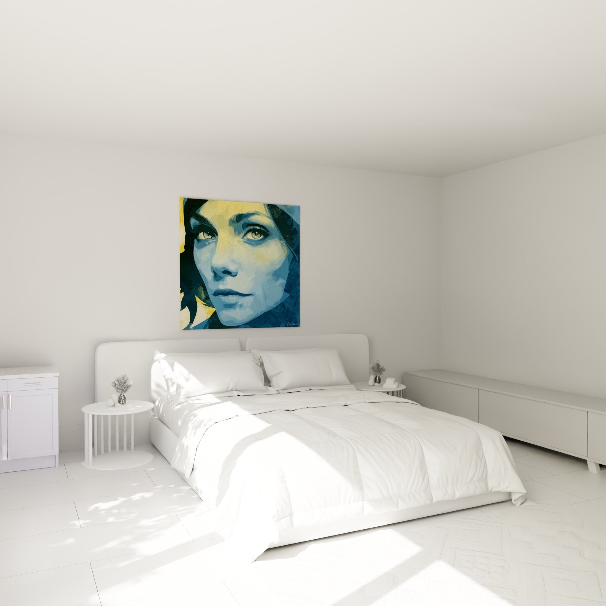 Portrait bleu marine et doré au regard fixe, Visage abstrait accroché au-dessus d'un lit dans une chambre claire