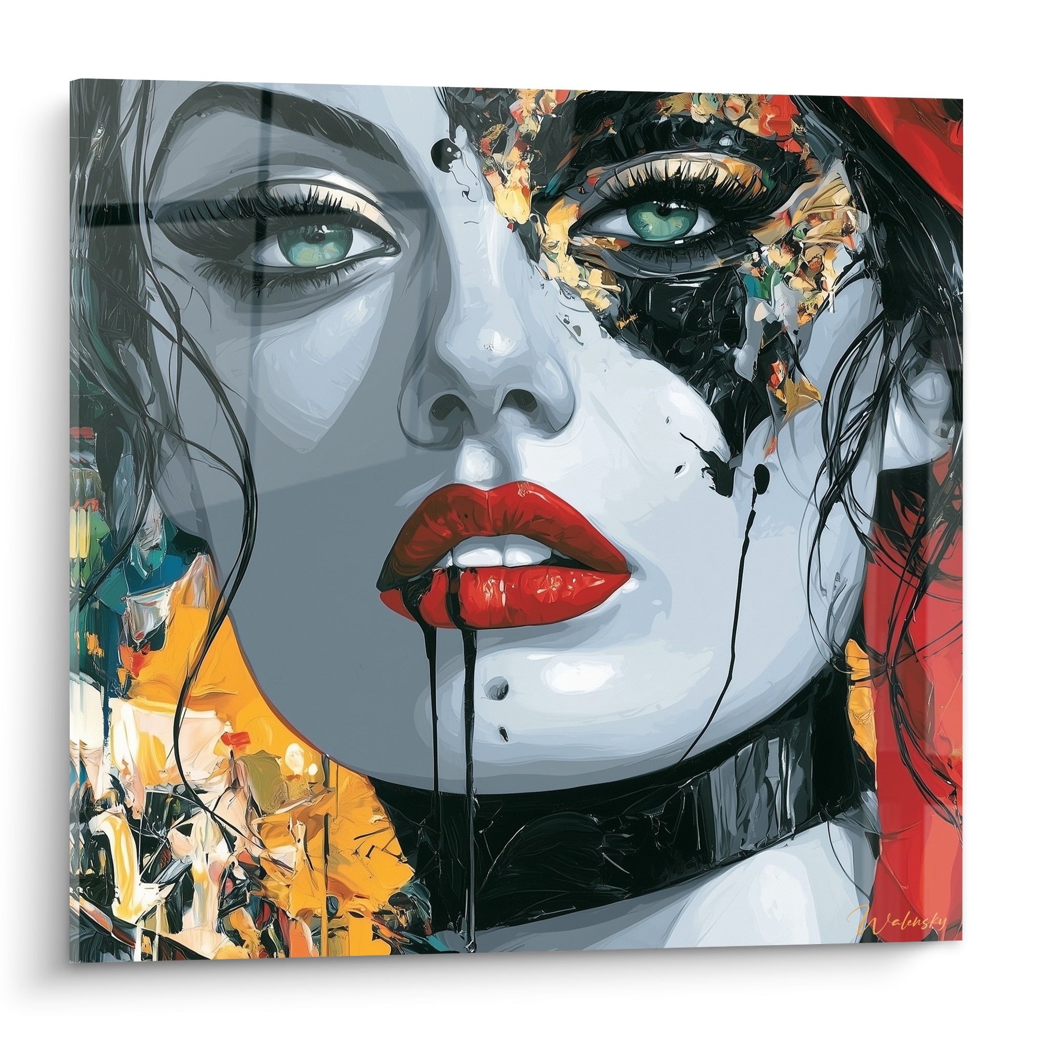 Visage abstrait aux lèvres rouges et éclats dorés, regard vert intense sur fond gris anthracite