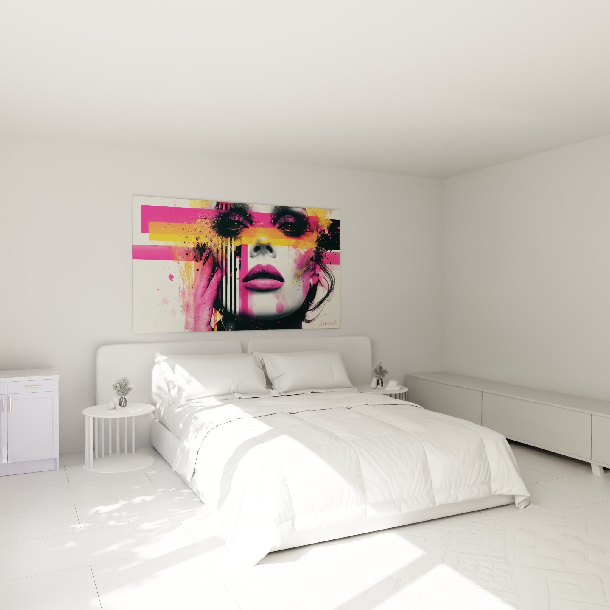 Portrait fuchsia et anthracite au regard voilé, accroché au-dessus d'un lit dans une chambre claire.