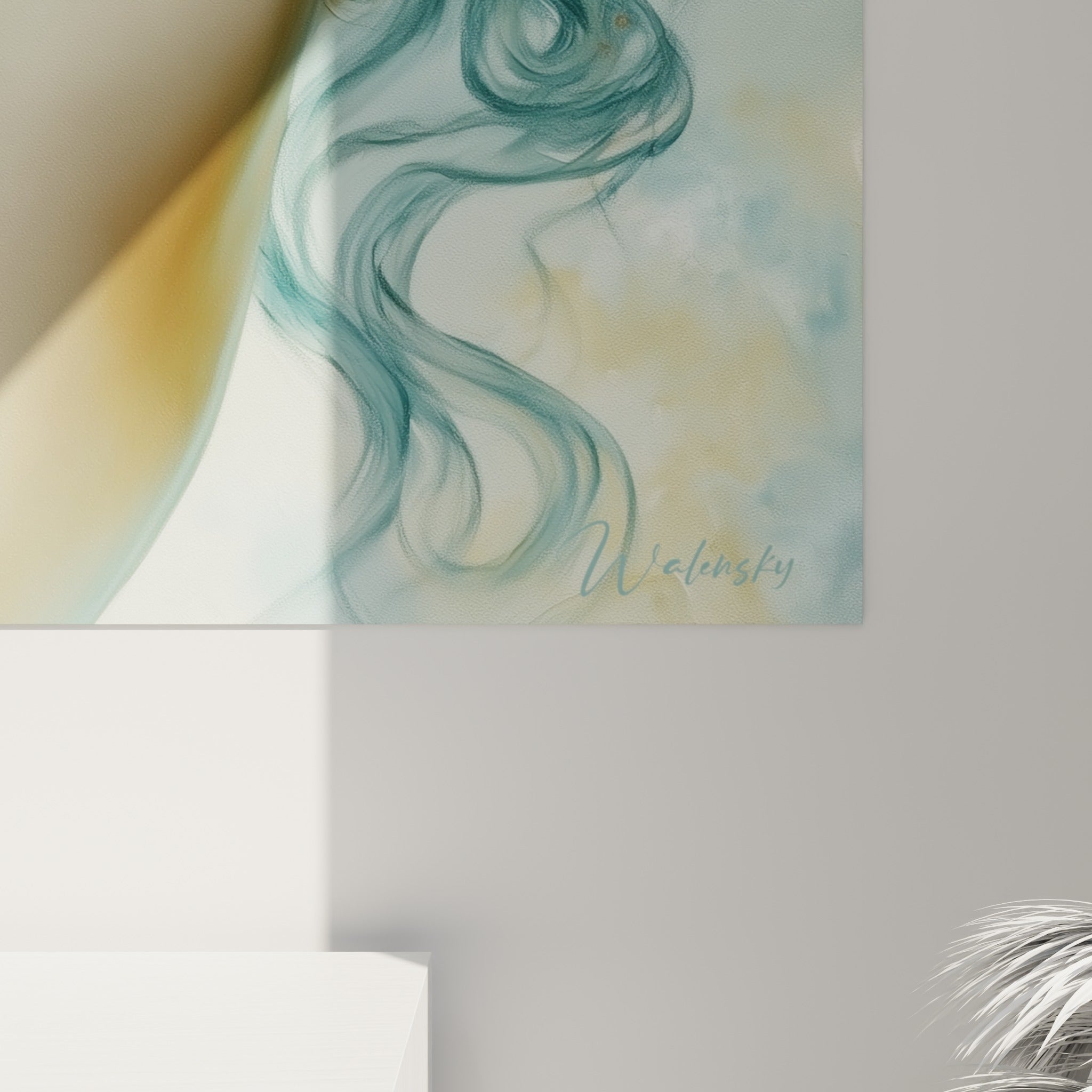 Empâtements dorés et coulures turquoise se mêlent en surface, révélant le grain de la toile texturée