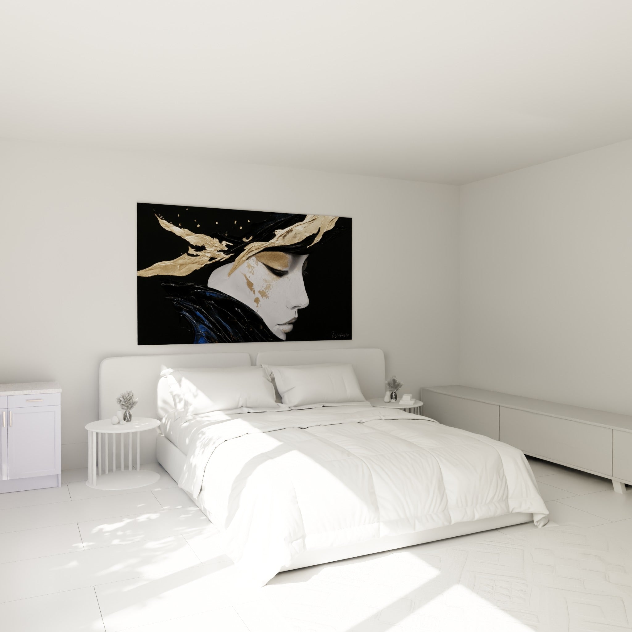 Profil féminin blanc et doré aux yeux fermés, tableau visage abstrait au-dessus d'un lit dans une chambre claire