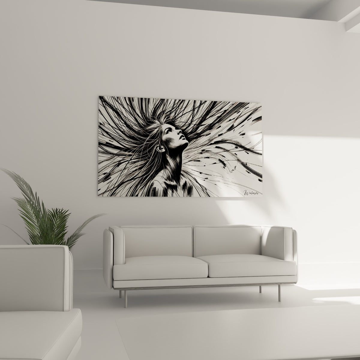 Cheveux graphiques noir et blanc du visage abstrait, suspendus au-dessus d'un canapé dans un salon lumineux