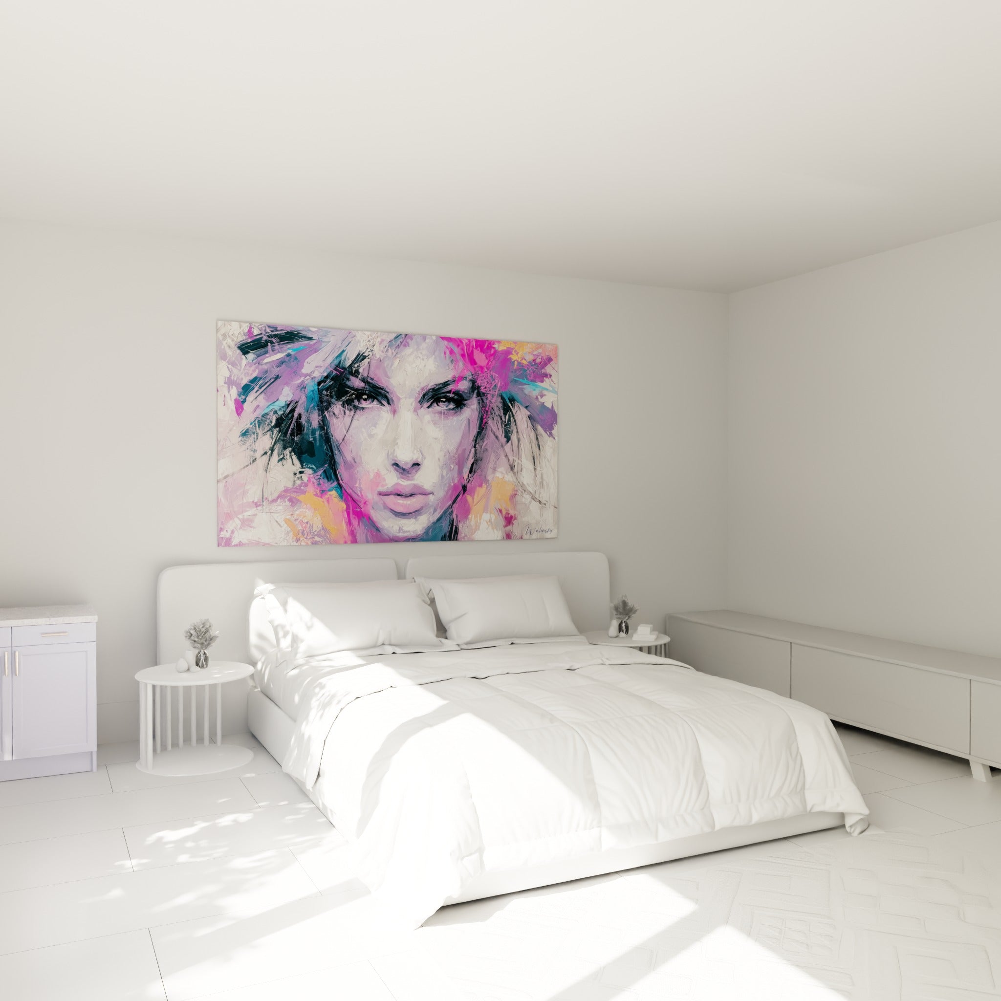 Portrait abstrait rose fuchsia et gris clair au-dessus d'un lit dans une chambre claire