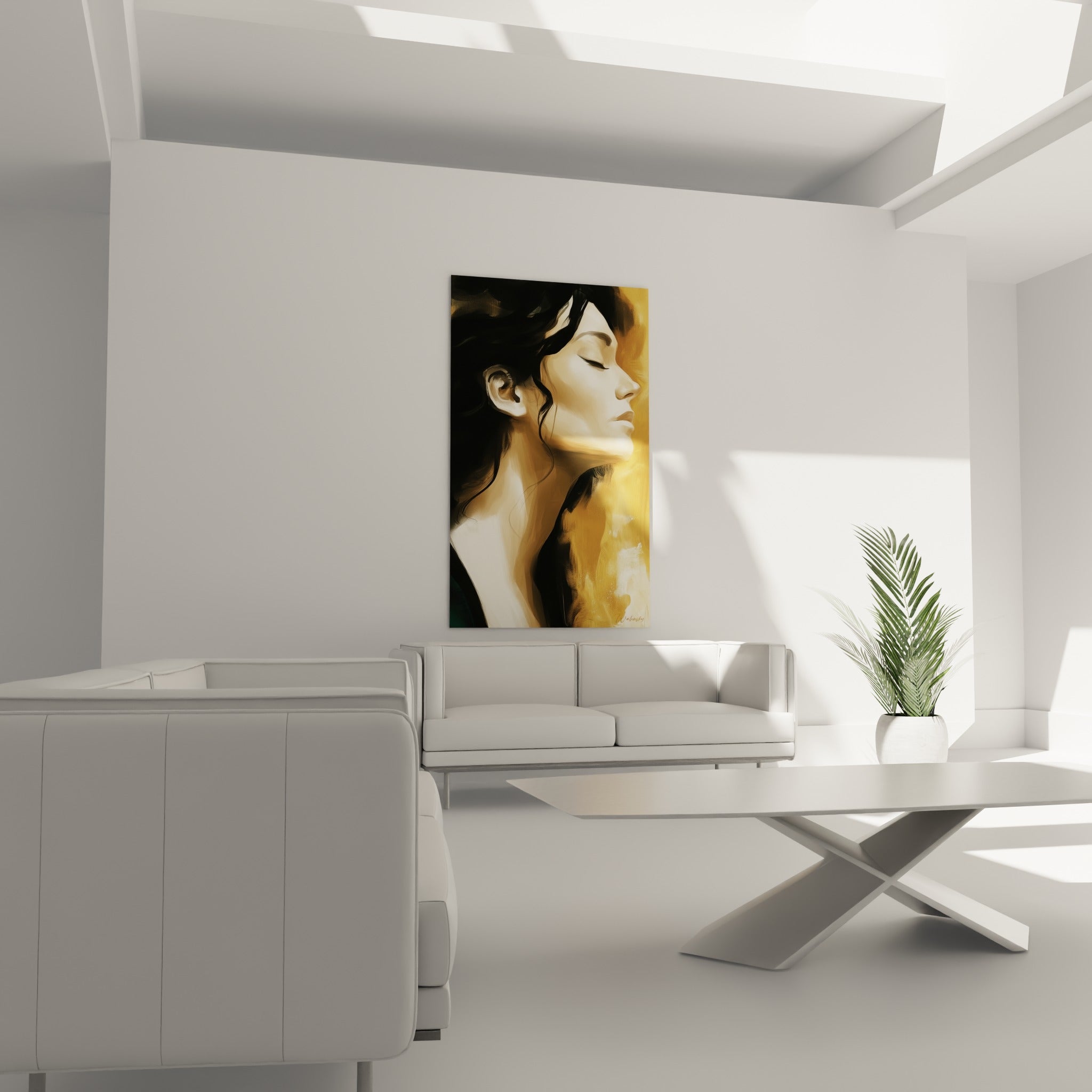 Visage abstrait doré au profil apaisé, tons anthracite et crème, au-dessus d'un canapé dans un salon lumineux