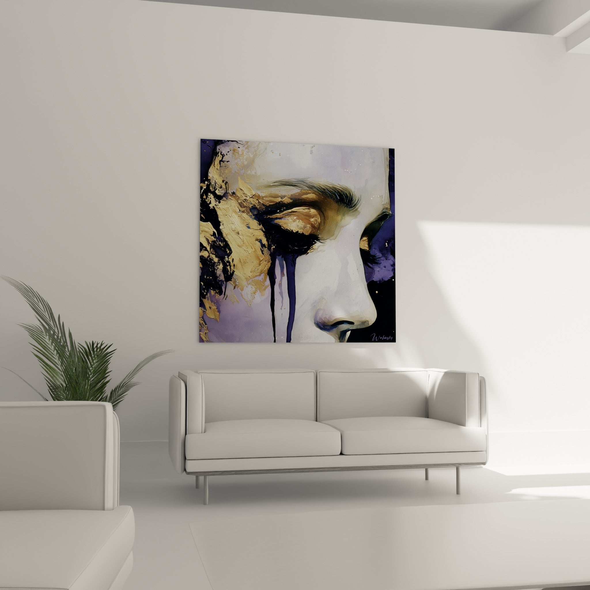Regard clos entouré d'or et de violet pastel, placé au-dessus d'un canapé dans un salon lumineux