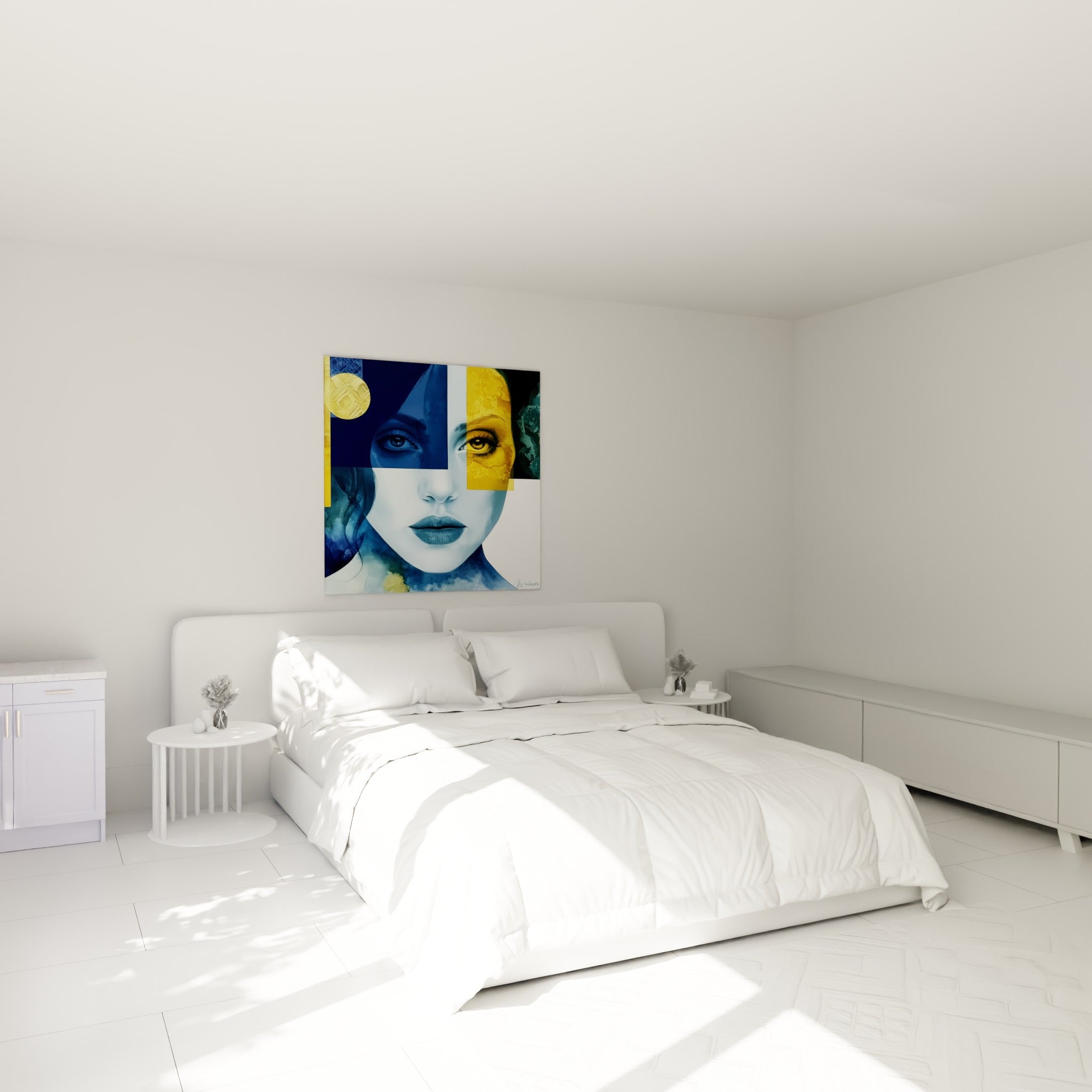 Visage abstrait aux tons bleu marine et jaune ocre, au-dessus d'un lit dans une chambre claire