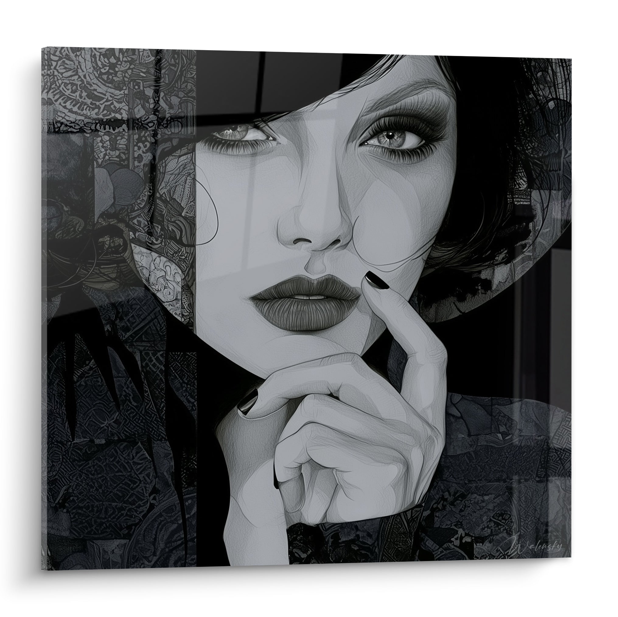 Visage abstrait féminin en noir et blanc, chapeau sombre, doigt sur les lèvres, textures graphiques