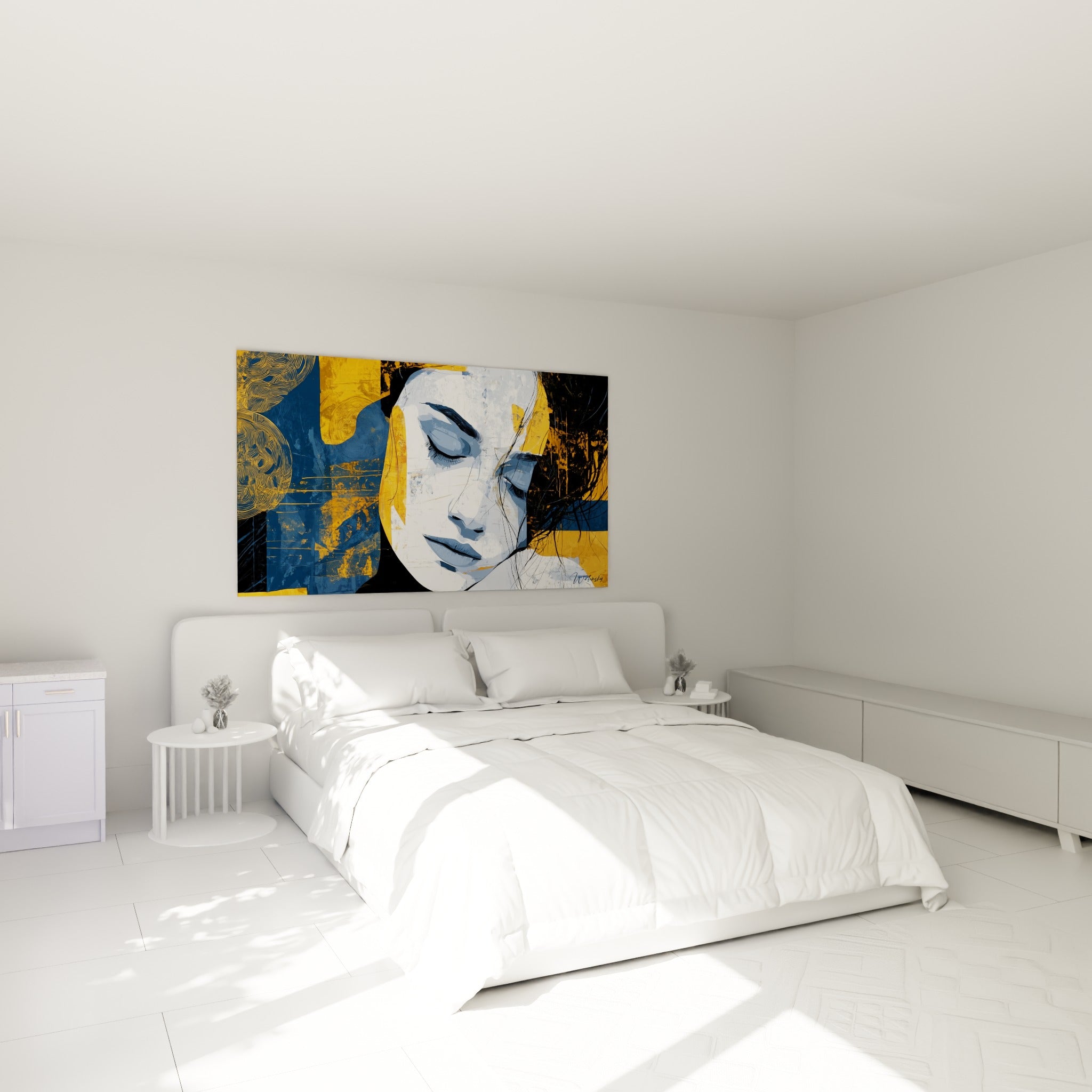 Portrait aux tons bleu marine et ocre, paupières baissées, accroché au-dessus d'un lit dans une chambre claire