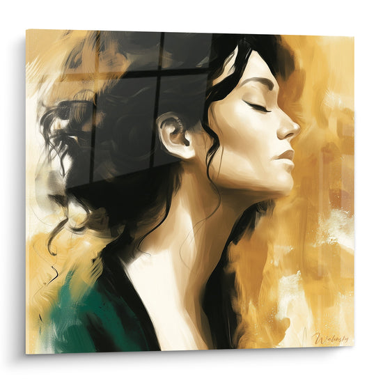 Visage abstrait de profil aux yeux clos, cheveux noirs sur fond ocre et doré peint