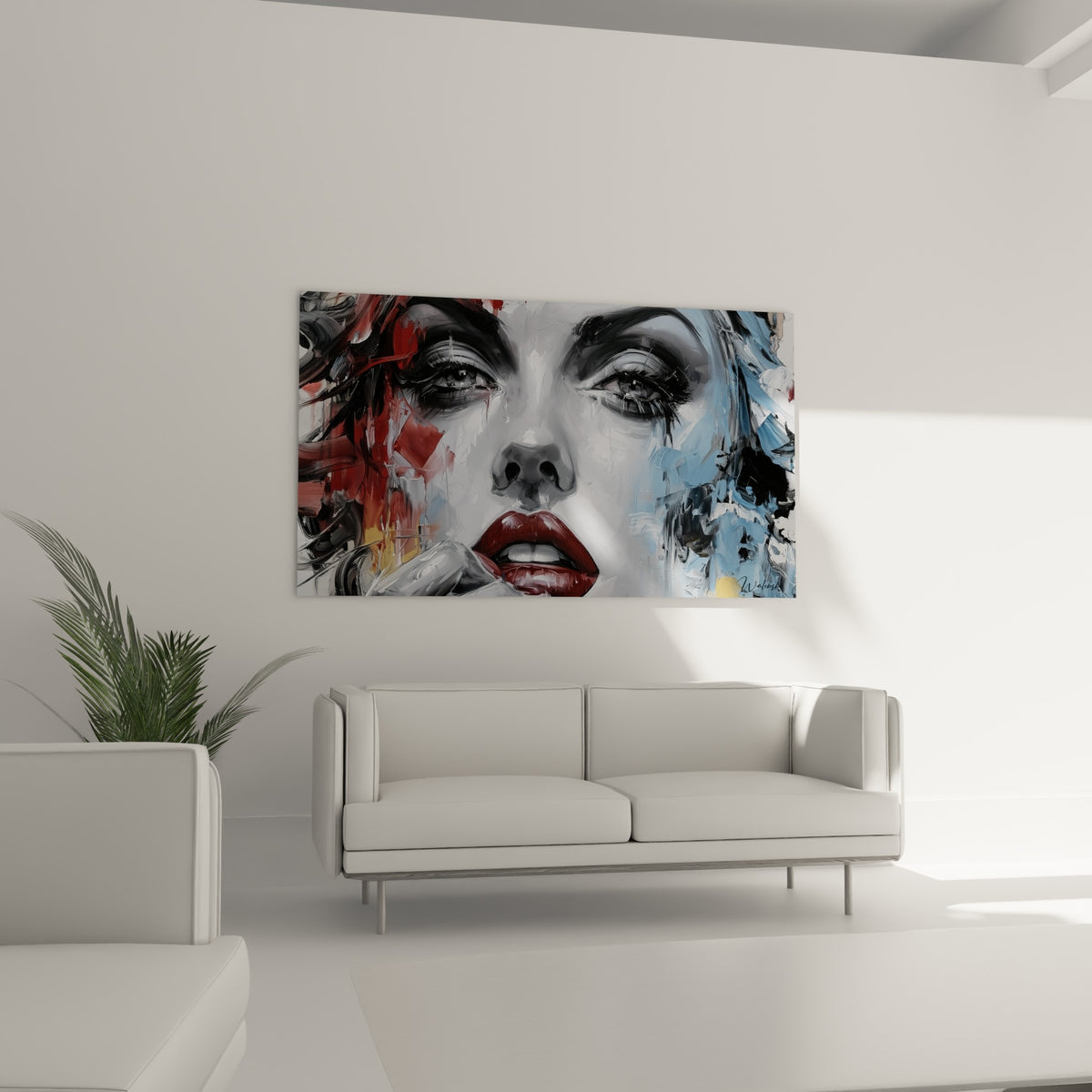 Visage abstrait bleu glacé et rouge, regard intense sous cils marqués, au-dessus d'un canapé dans un salon lumineux