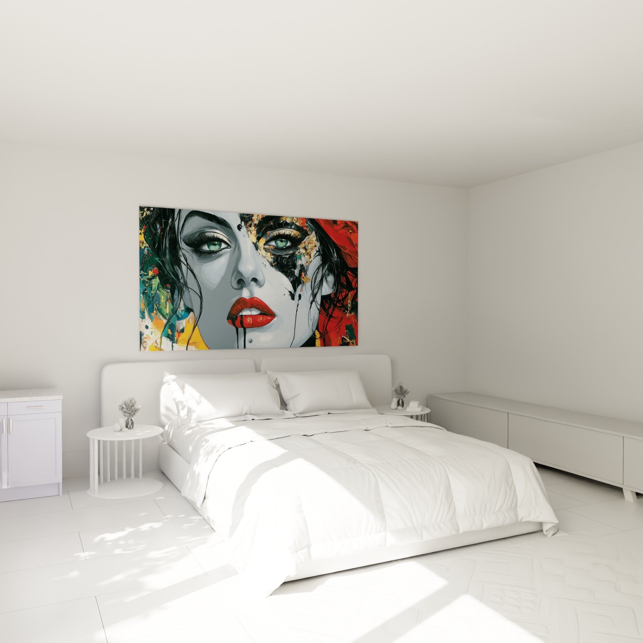 Portrait fractionné aux tons gris, rouge et or accroché au-dessus d'un lit dans une chambre claire