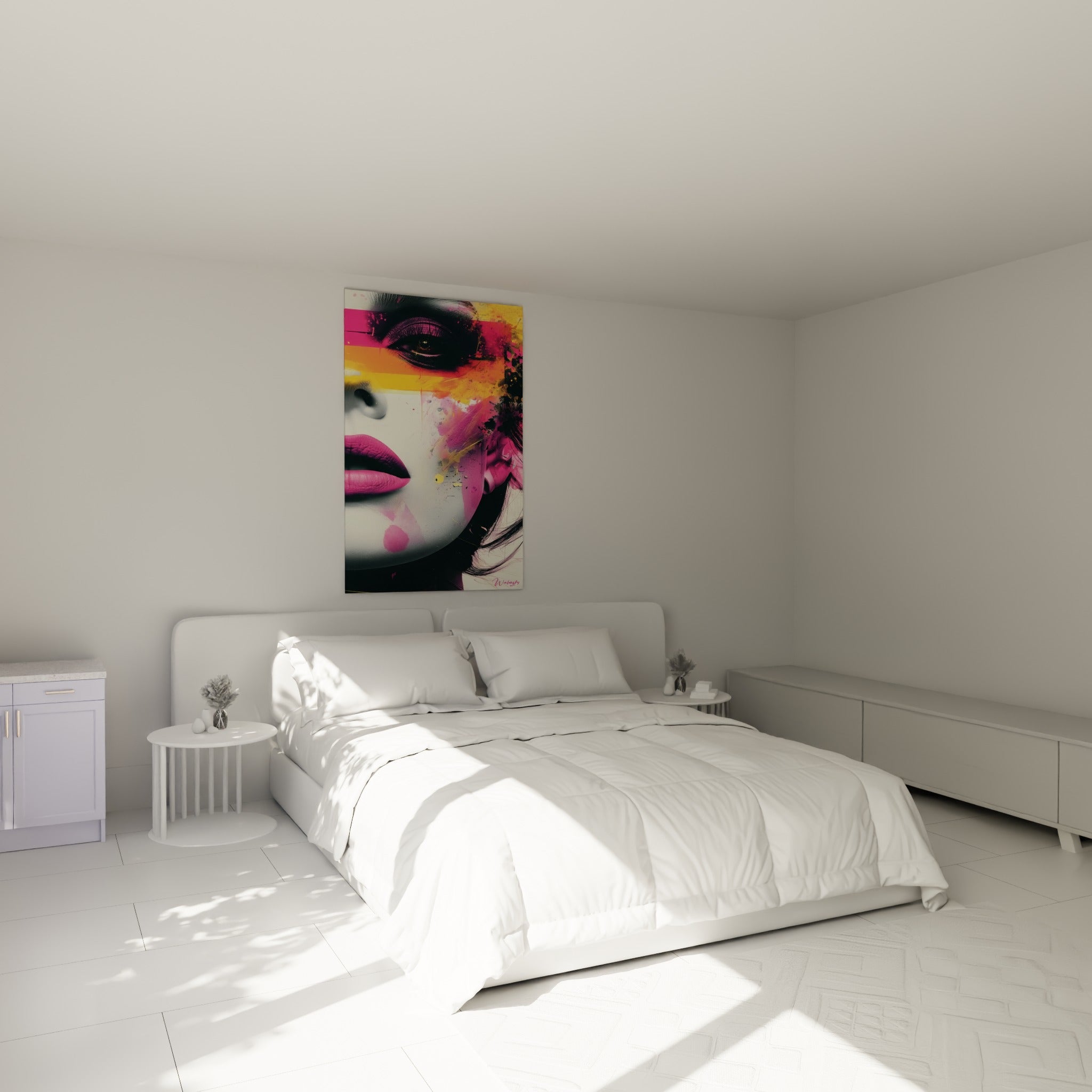 Portrait éclaté rose et jaune, lèvres fuchsia intenses, au-dessus d'un lit dans une chambre claire