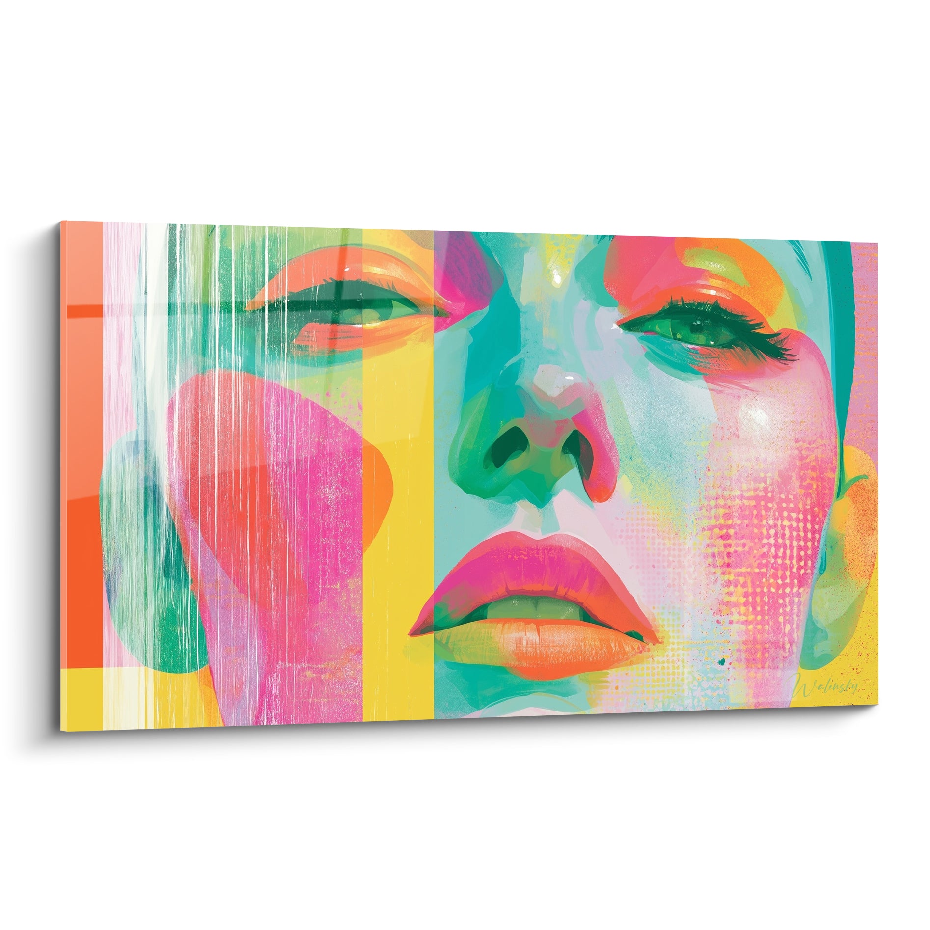 Visage abstrait aux teintes turquoise et rose, yeux verts, lèvres corail sur fond de bandes jaunes