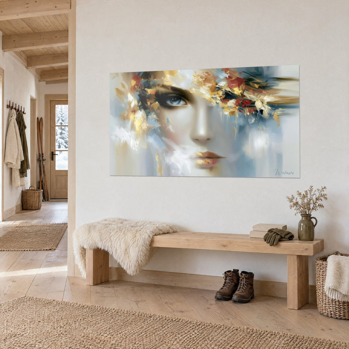 Tableau visage féminin brouillé d'or et de blanc, lèvres cuivrées, accroché dans un chalet boisé près d'un banc