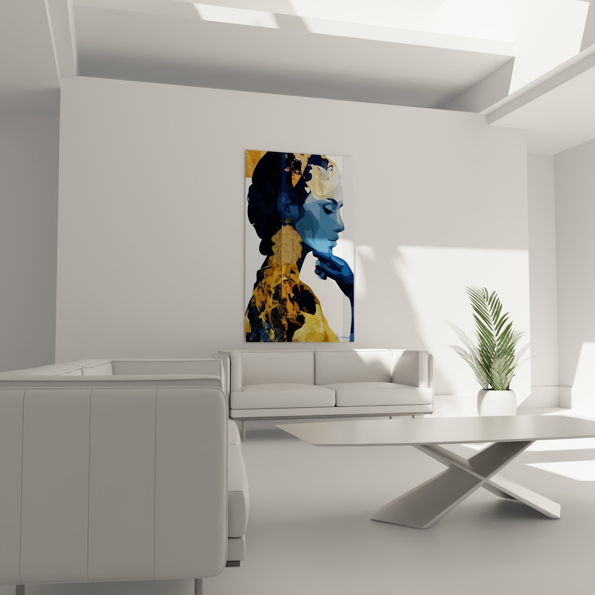 Silhouette dorée et bleu marine du Visage abstrait, au-dessus d'un canapé dans un salon lumineux